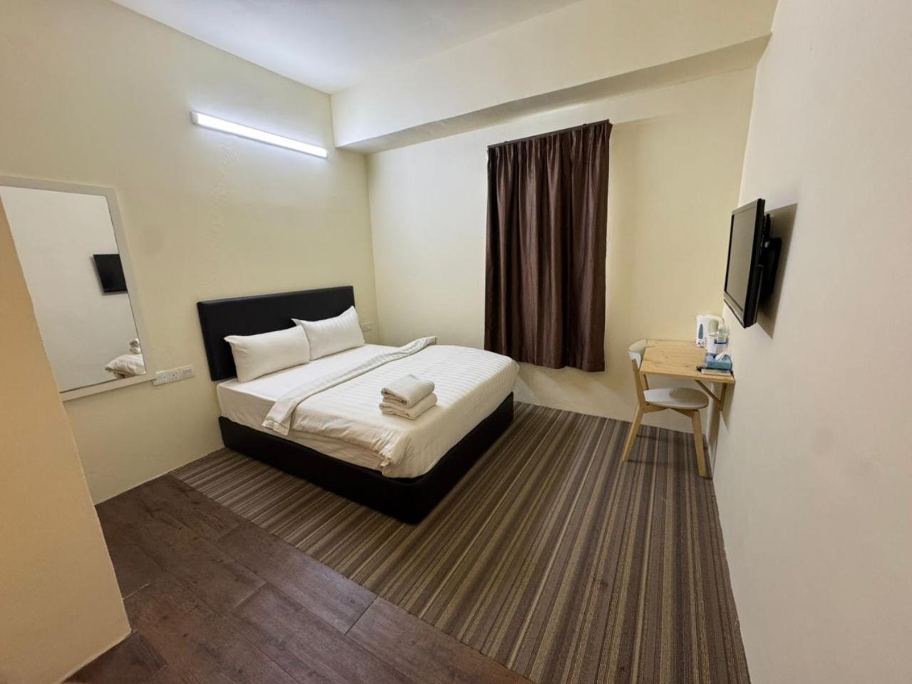 Deluxe Queen Room