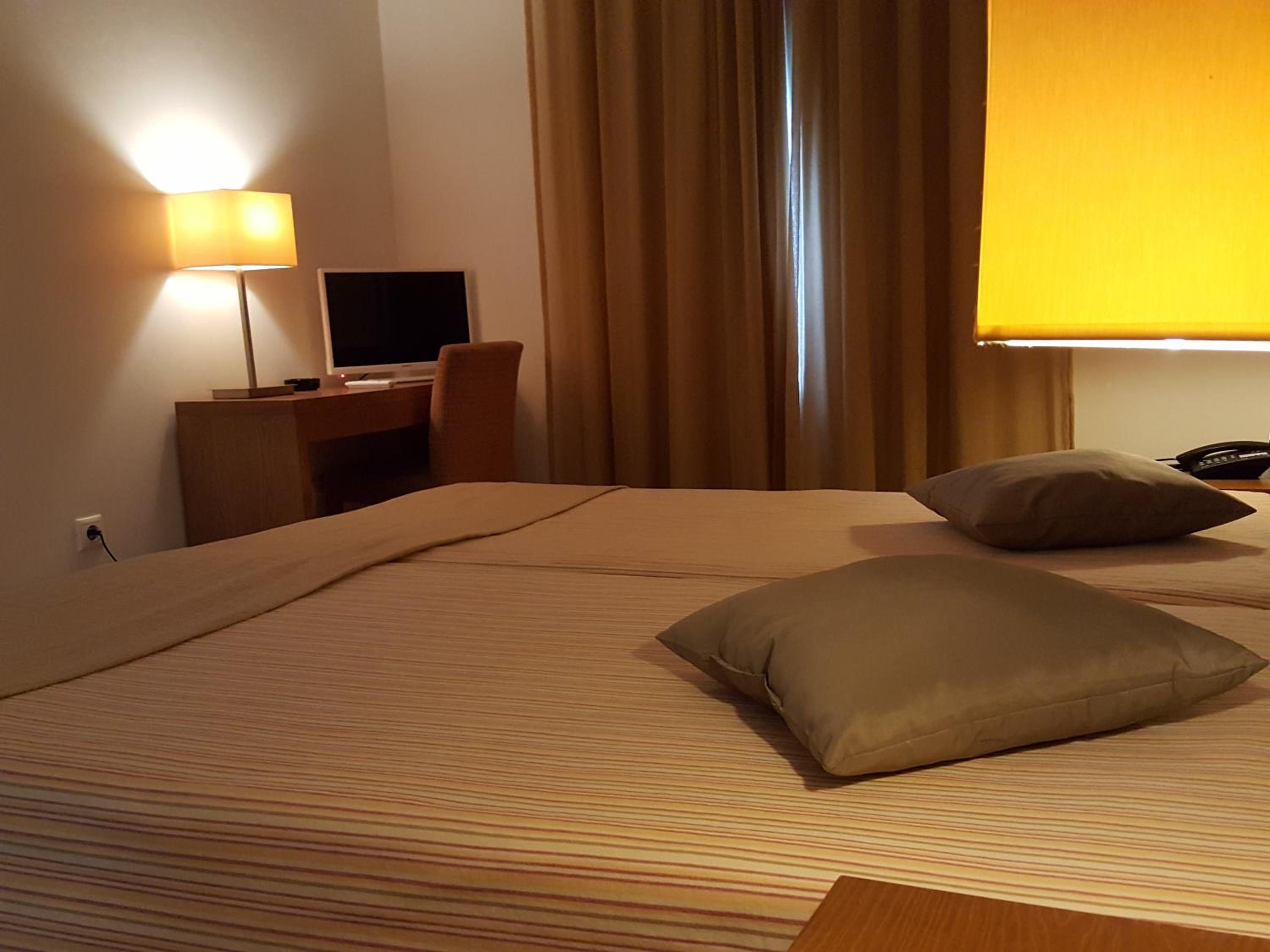 Twin Room with Balcony - Photo 4