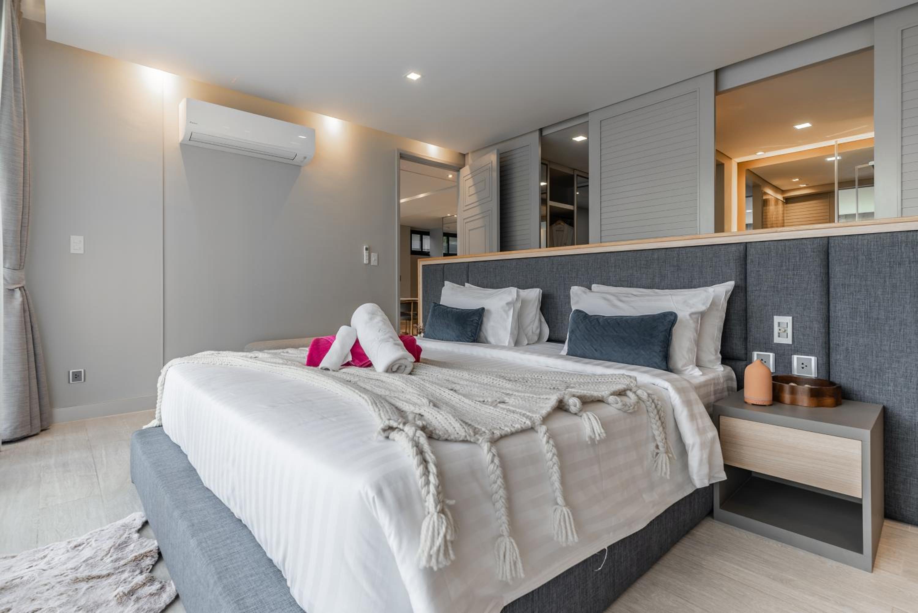Three-Bedroom Apartment - High Floor photo 1