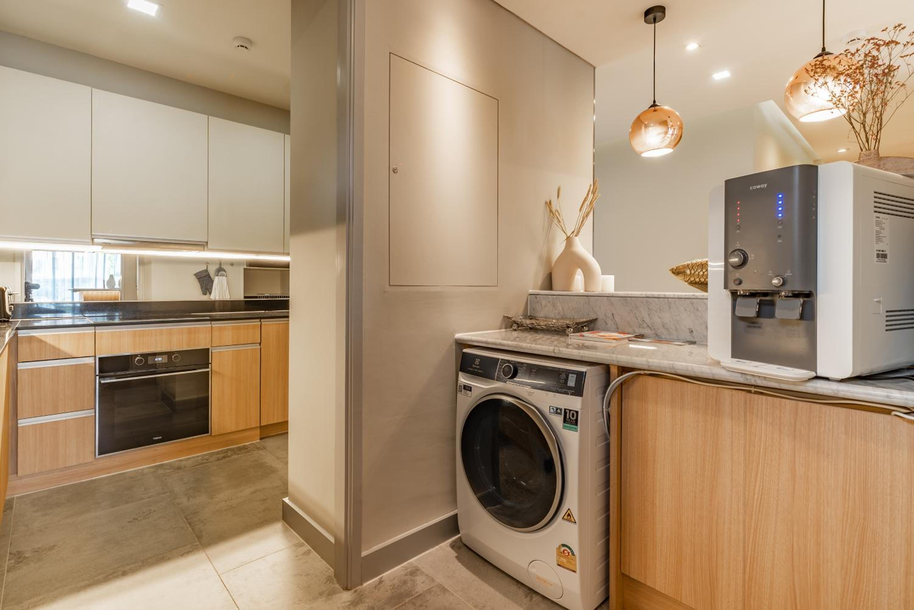 Three-Bedroom Apartment - High Floor photo 2