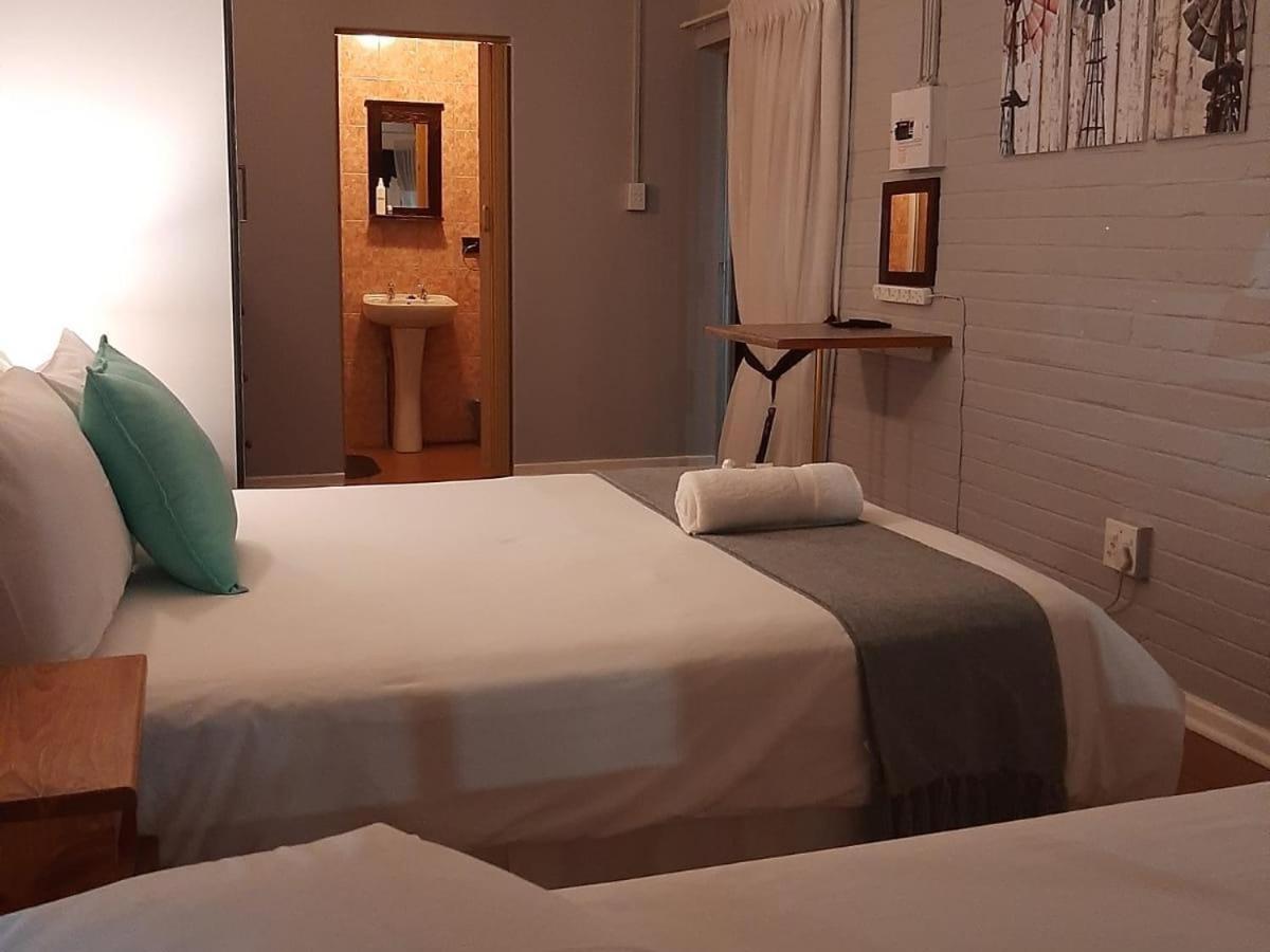 Basic Triple Room photo 1