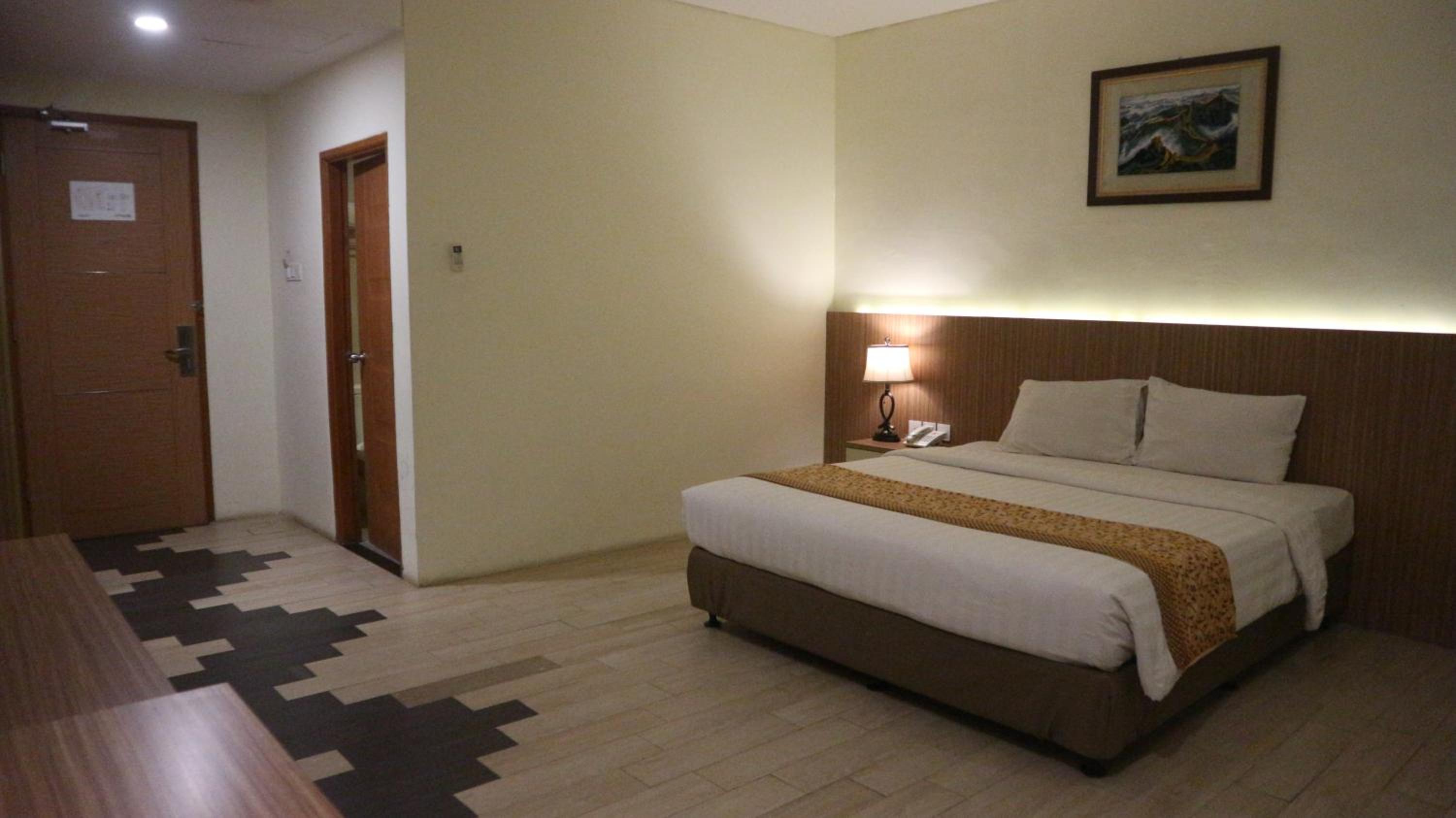 Grand Deluxe Room - 1 Queen Bed Balcony photo 3