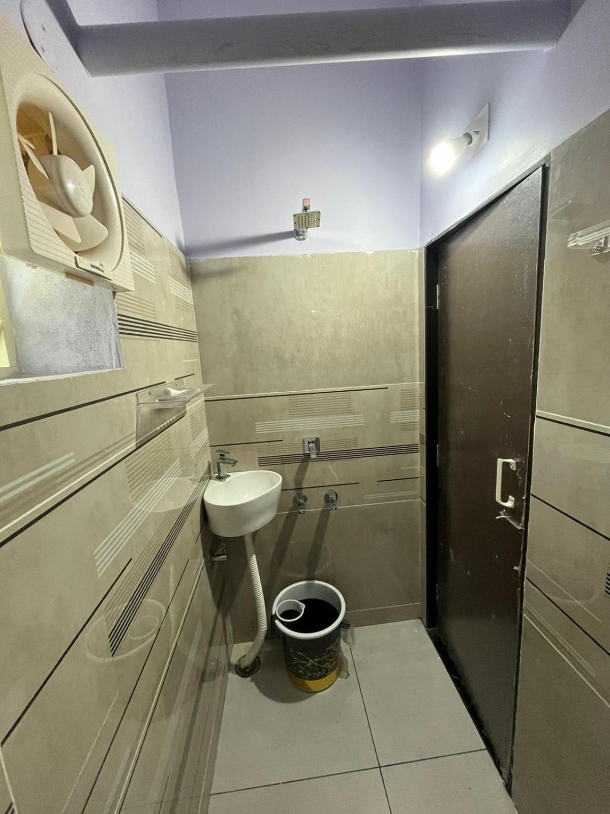 Double Room with Private Bathroom photo 2