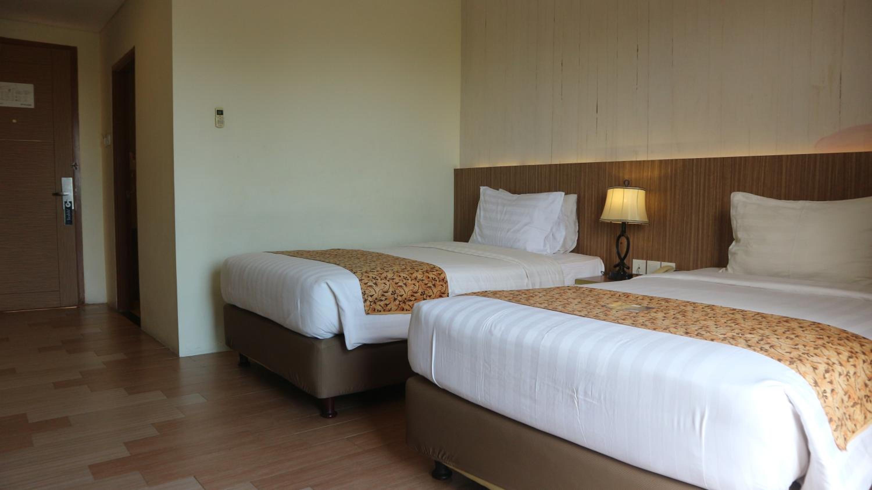 Grand Deluxe Room - 2 Single Beds Balcony photo 3
