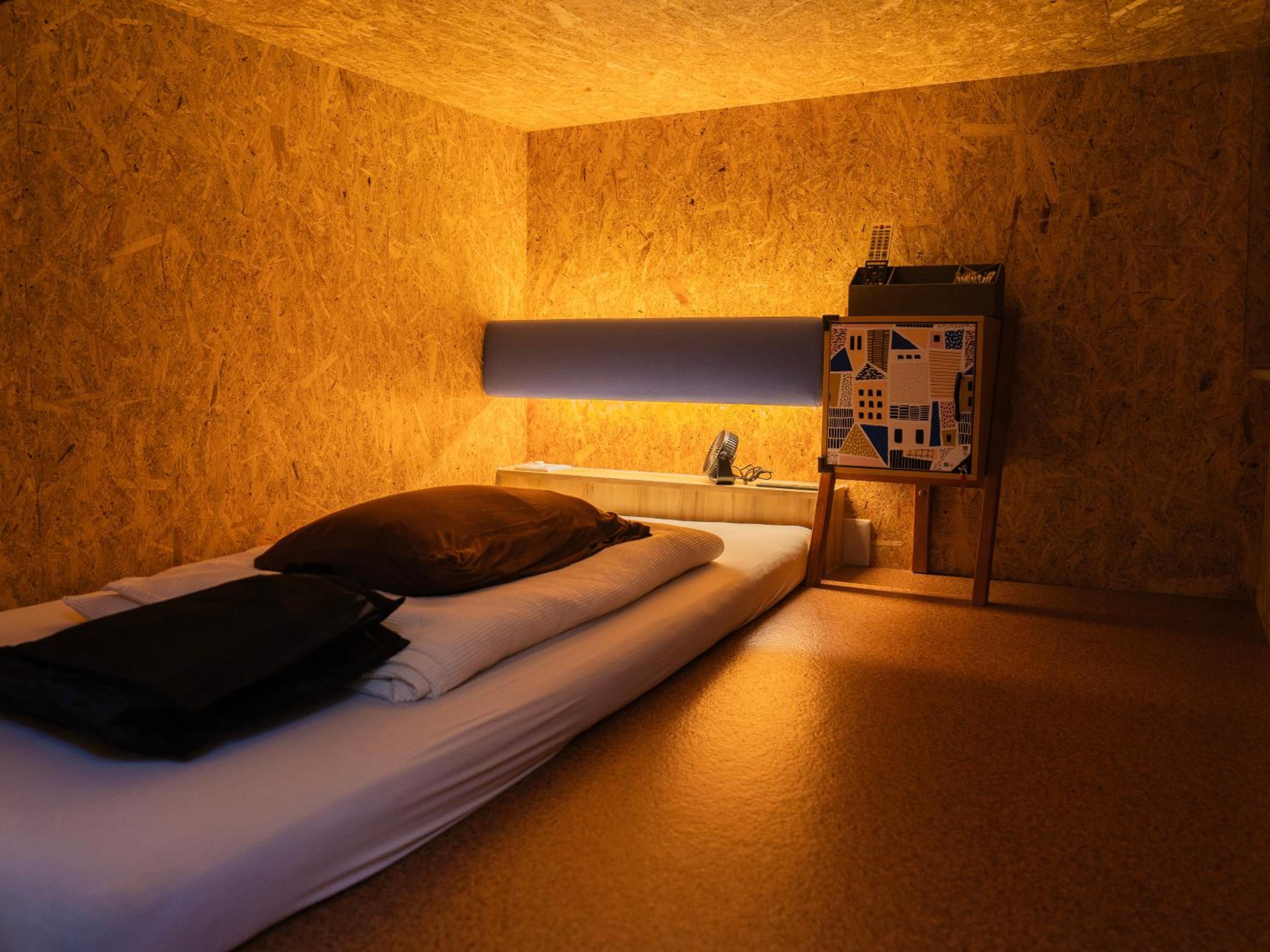 Standard Capsule Room for Male - Horizontal - B - Upper Floor photo 1