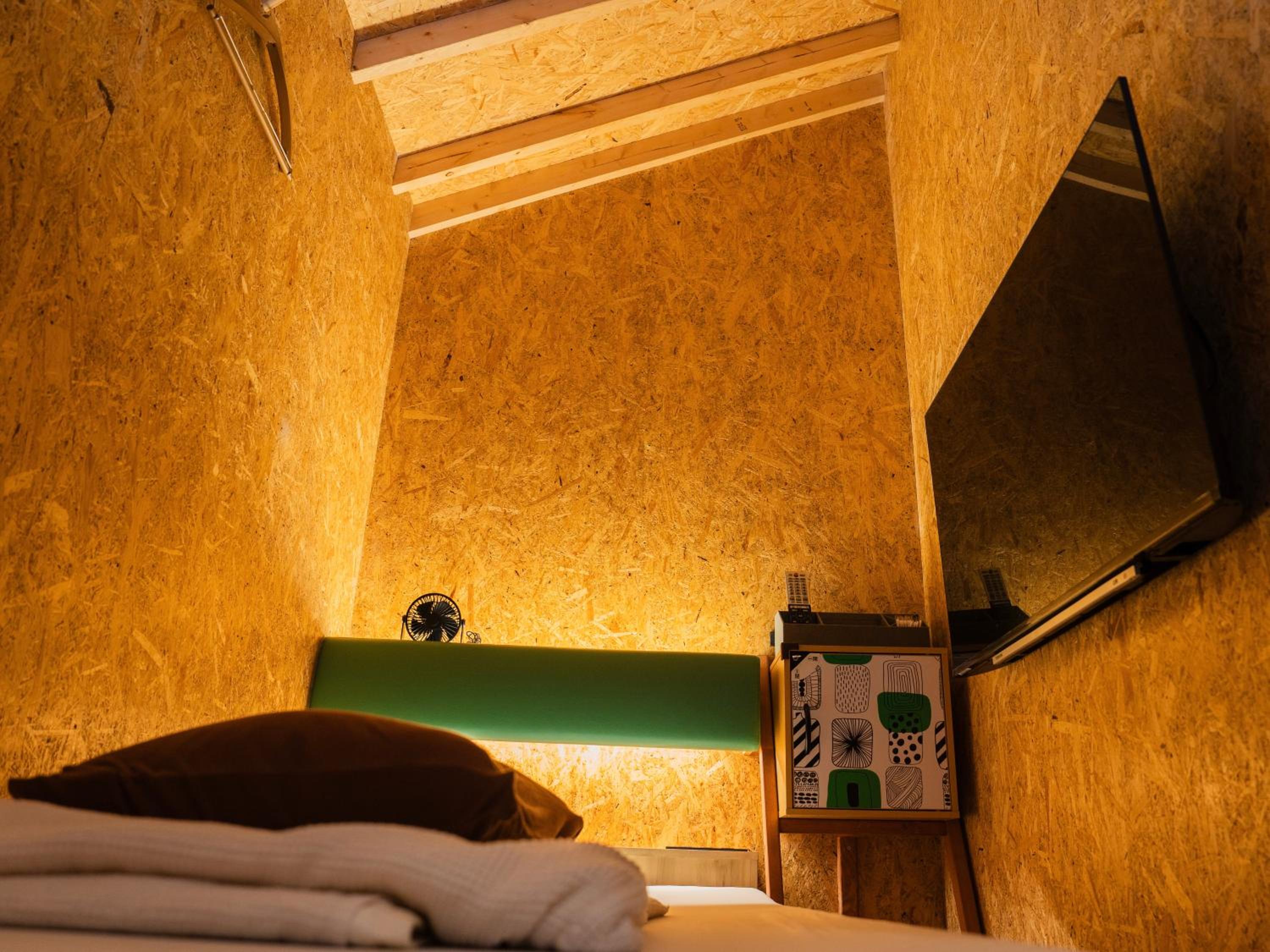 Standard Capsule Room for Male photo 1