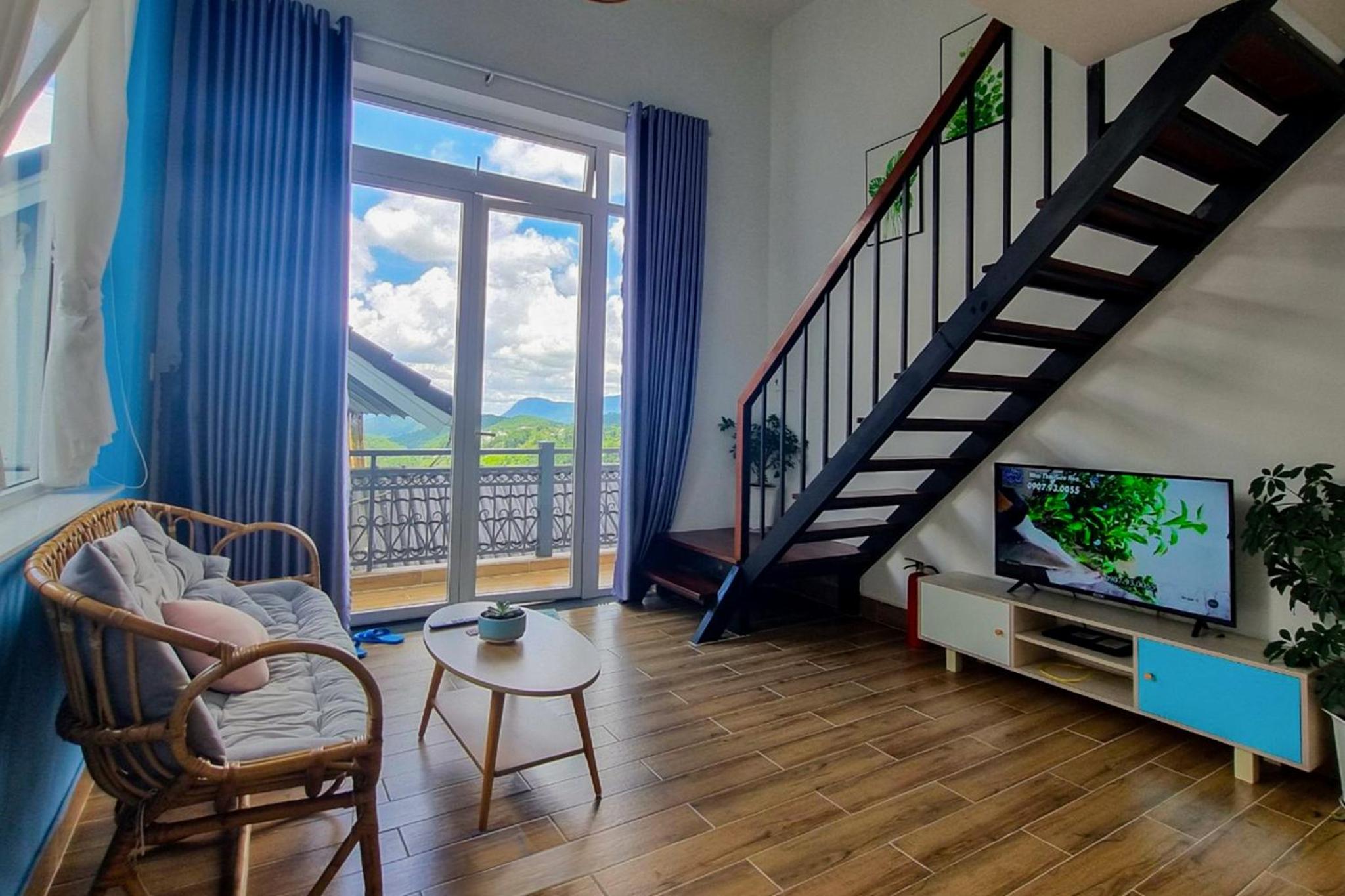 One-Bedroom Apartment with Balcony and Mountain View