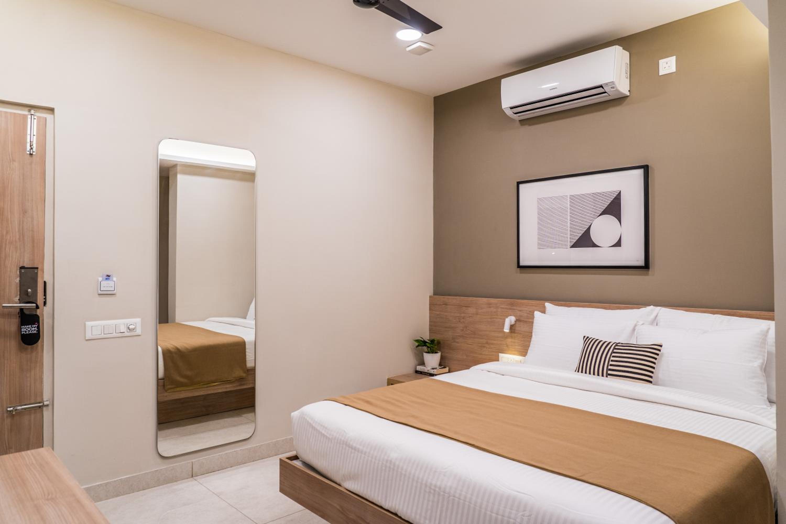 Standard Double Room - Photo 3