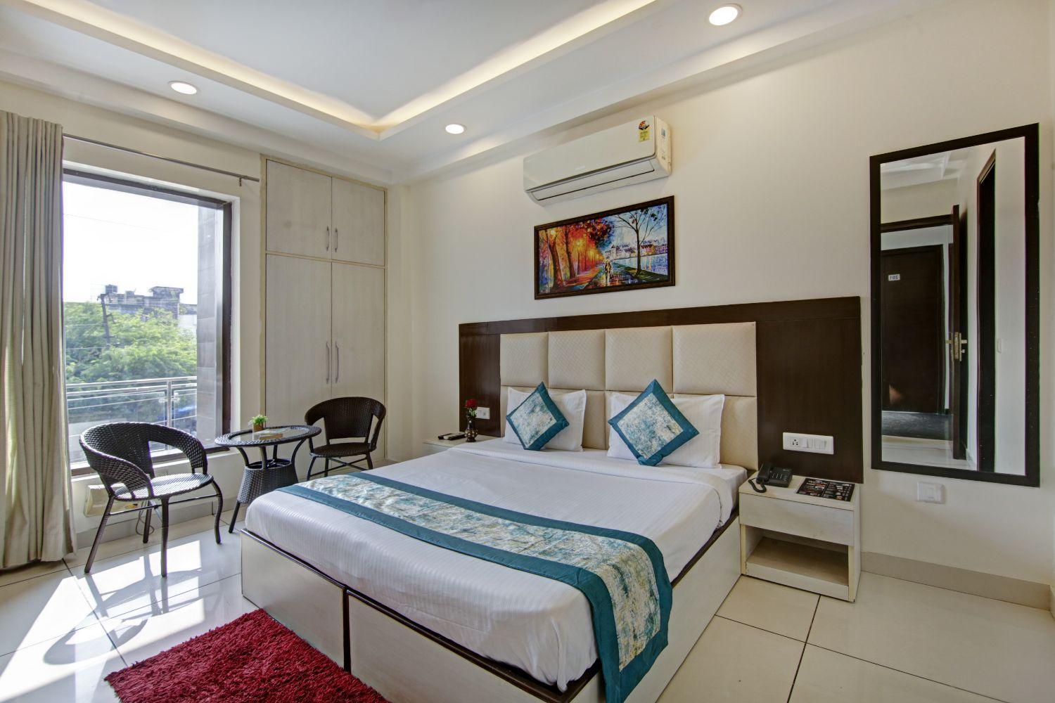 Deluxe King Room photo 2