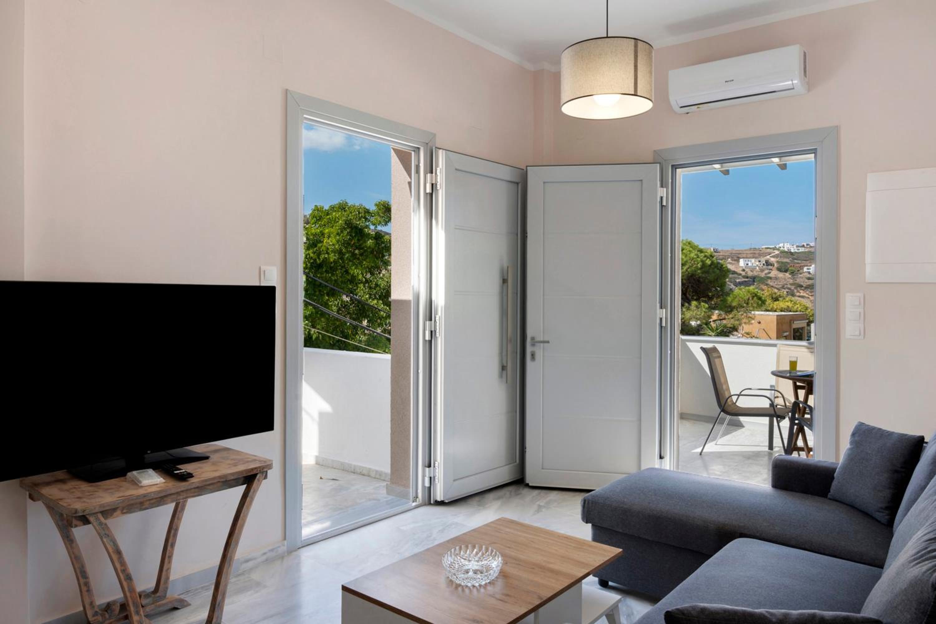 Three-Bedroom Premium Apartment with Balcony photo 1