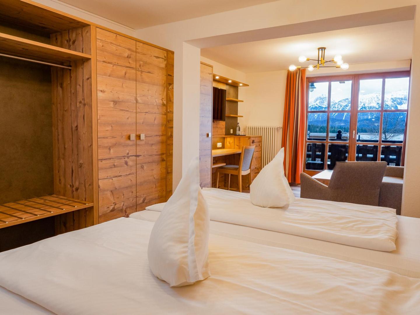 Loge Room photo 2