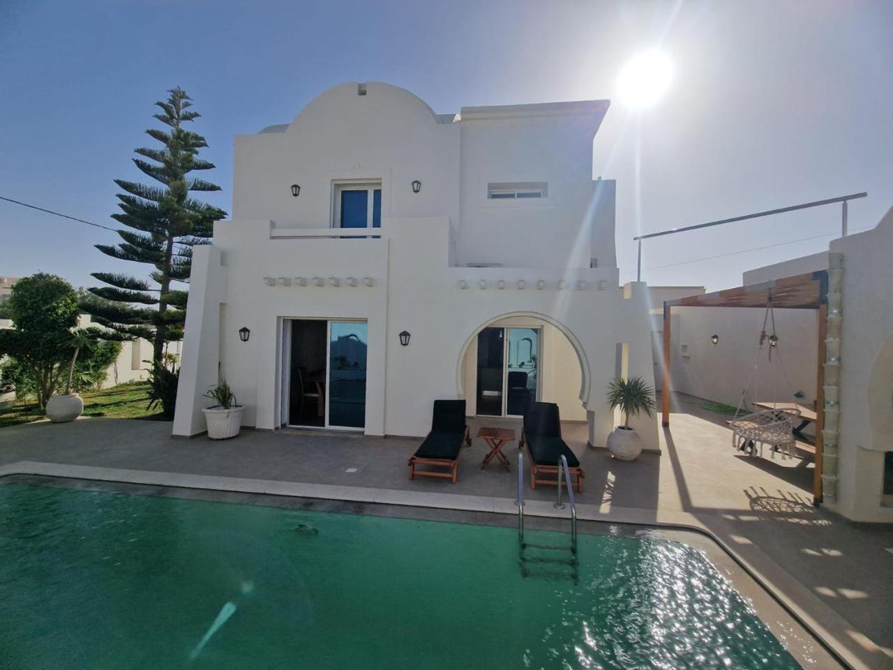 Three-Bedroom House photo 2