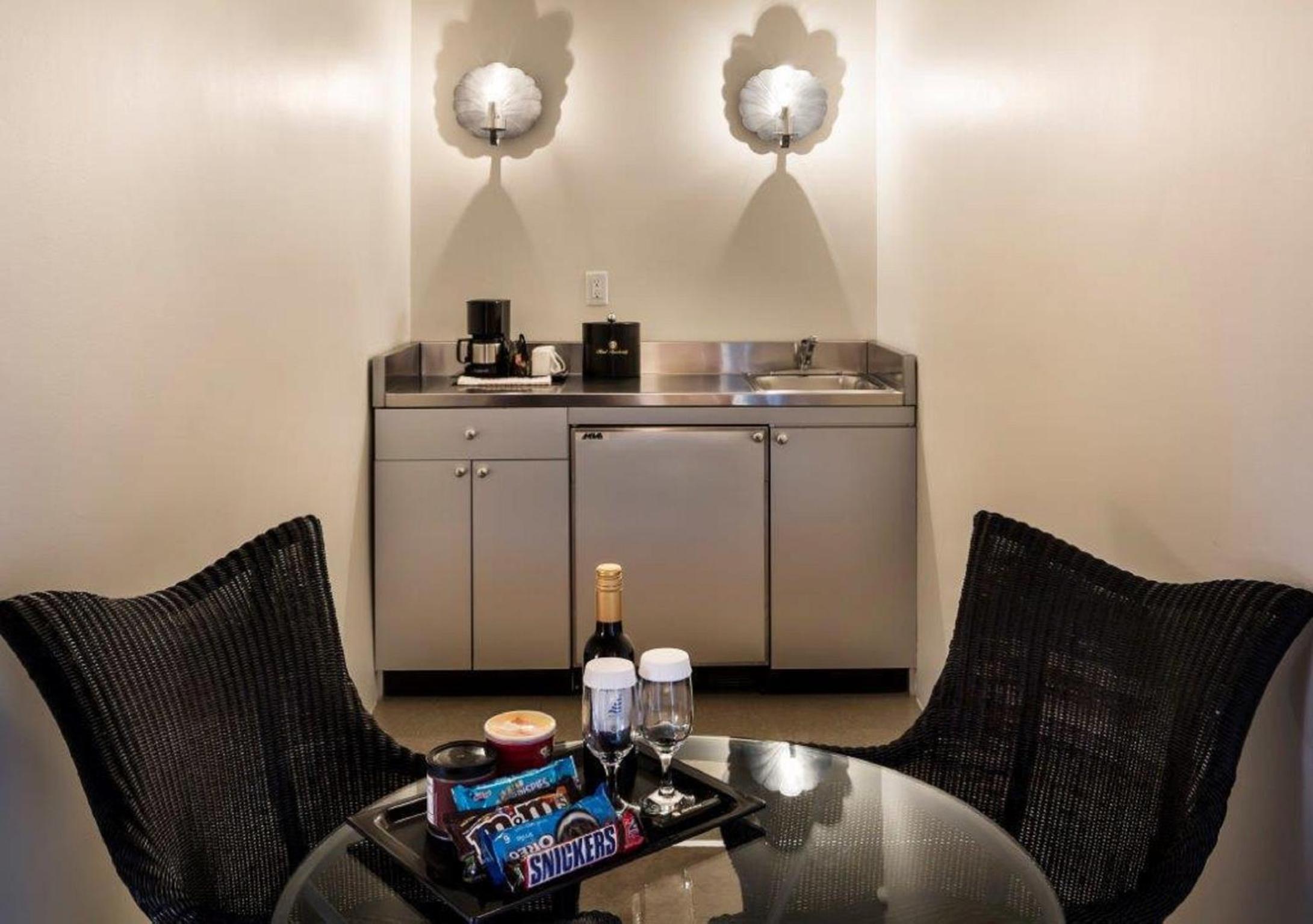 King Suite - Photo 2