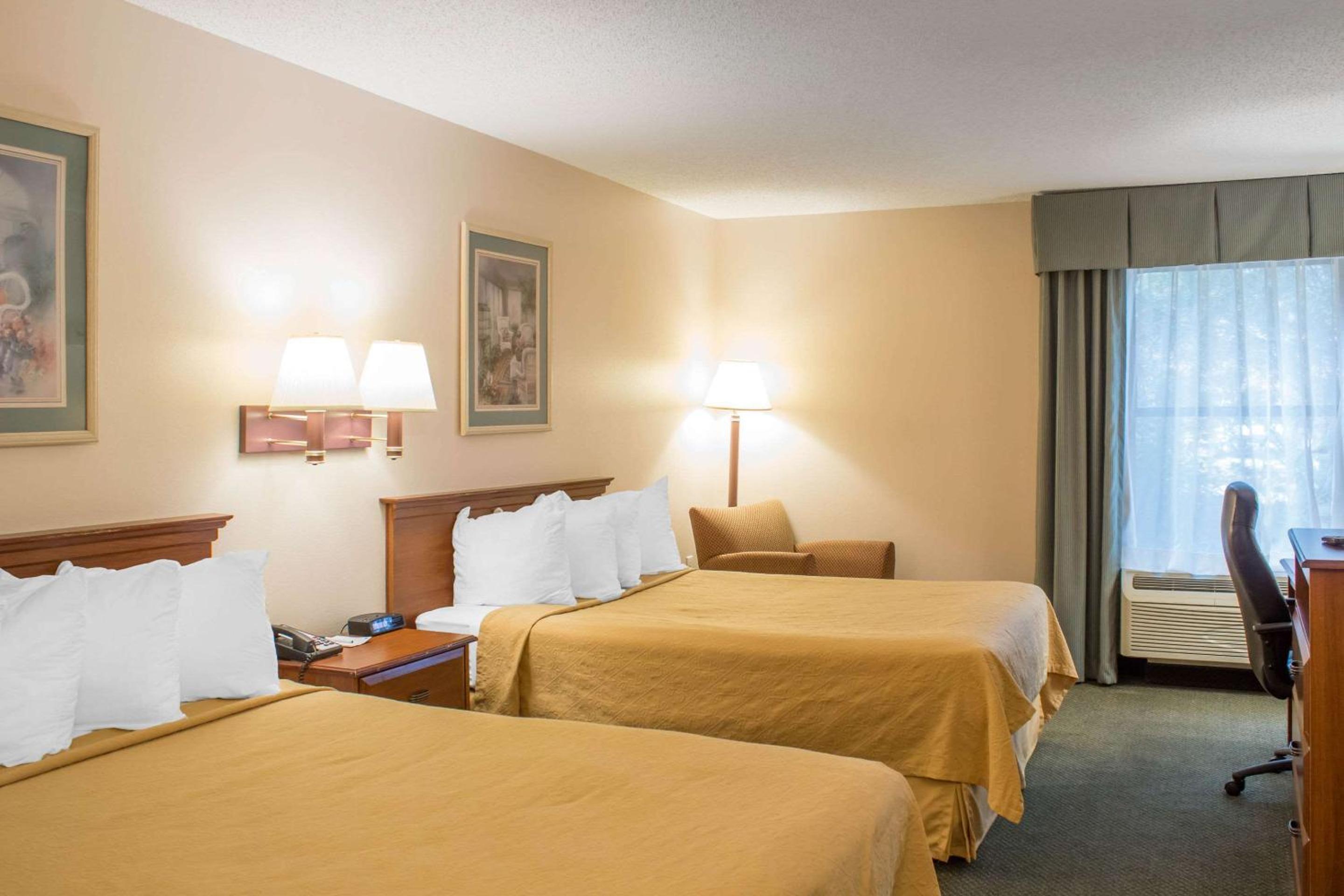 Queen Room with Two Queen Beds - Non-Smoking photo 1