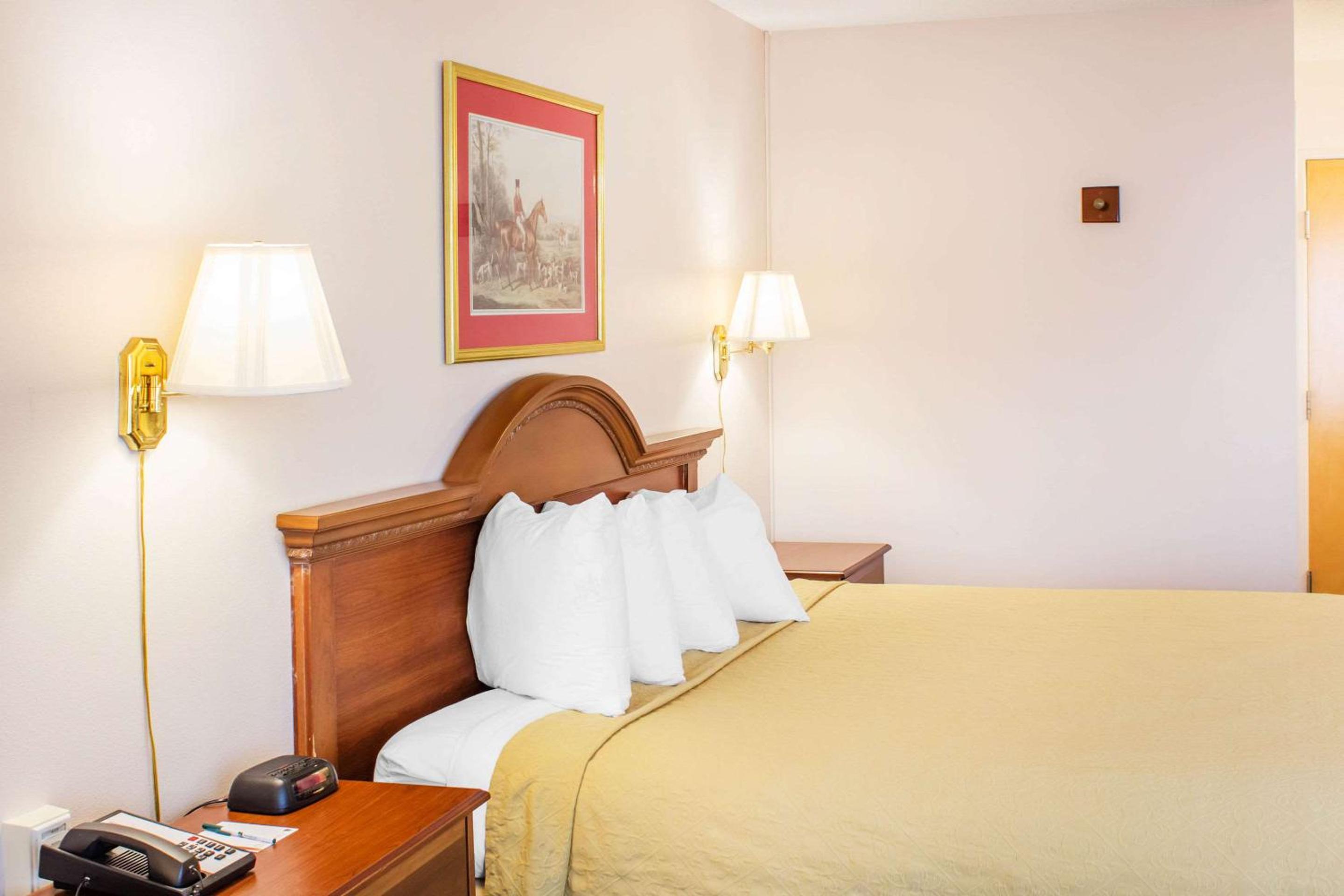 King Room - Non-Smoking photo 1