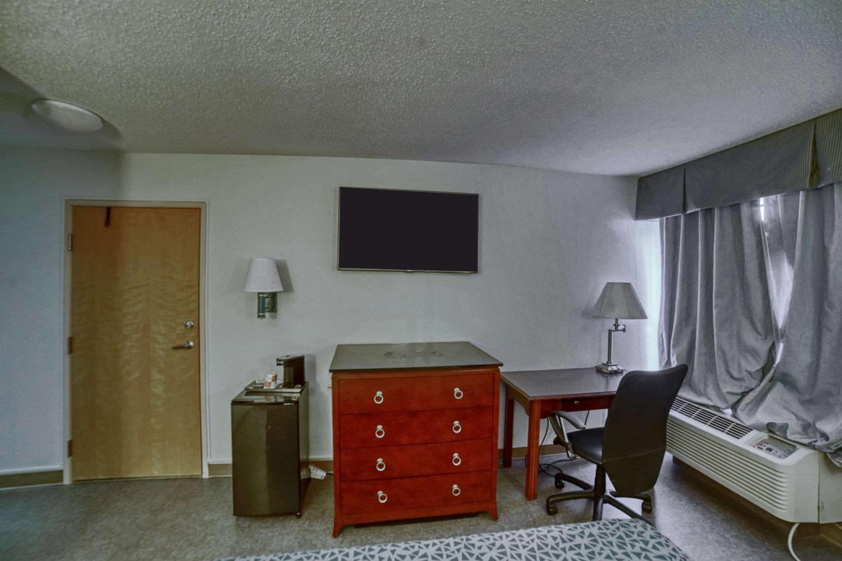 King Room - Non-Smoking photo 2