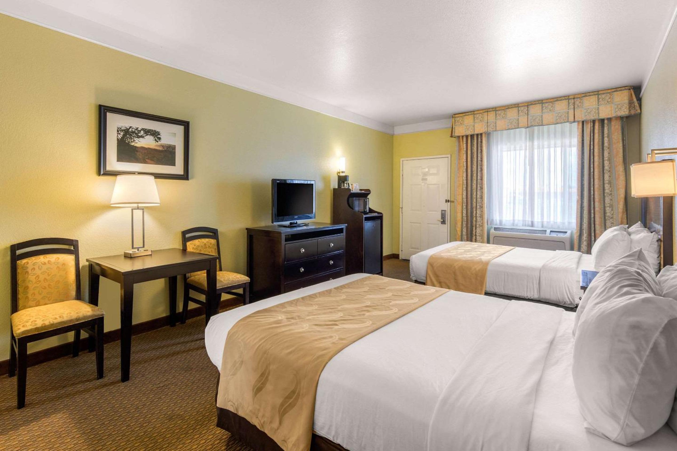 Standard Queen Room with Two Queen Beds - Accessible/Non-Smoking - Photo 2