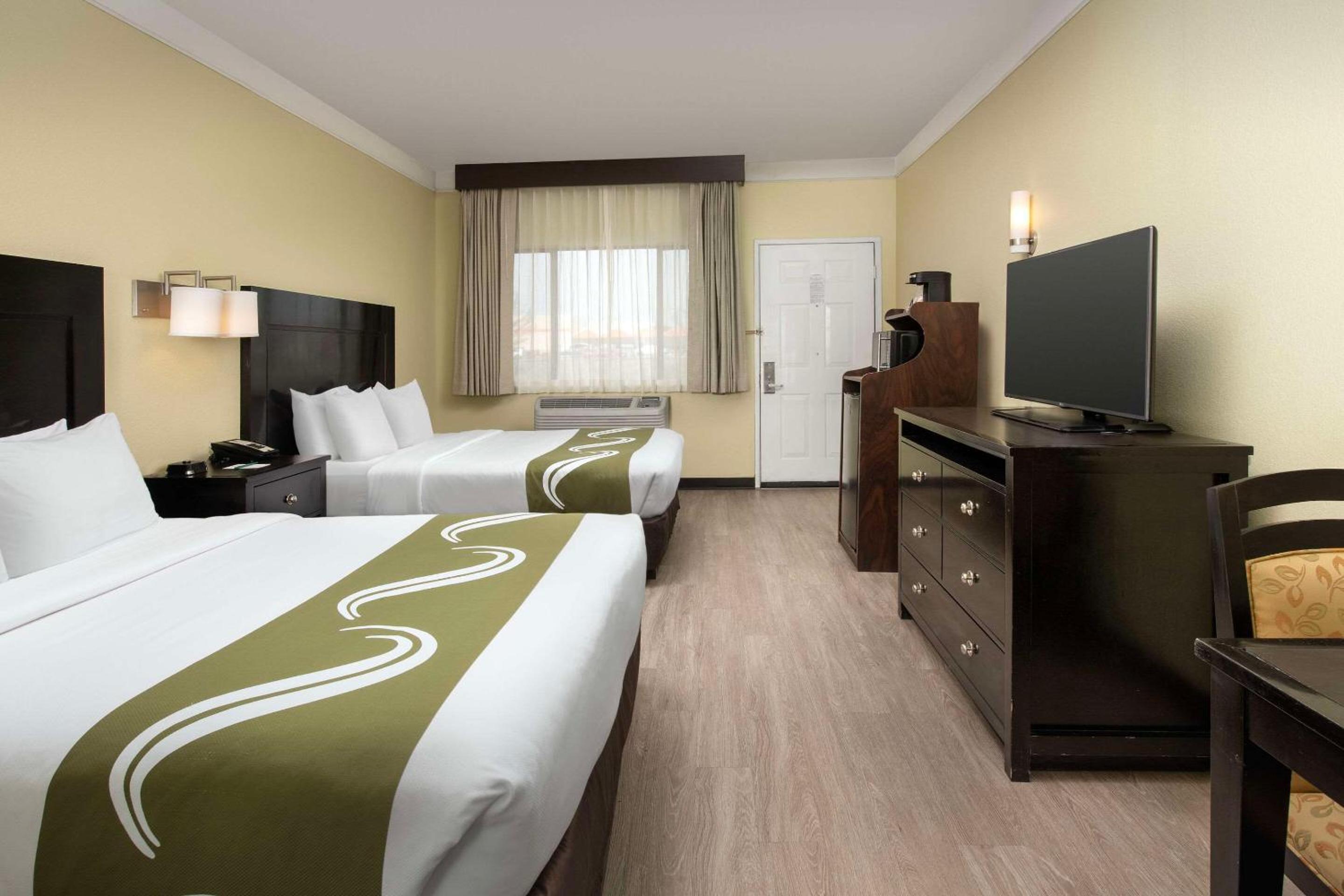 Standard Queen Room with Two Queen Beds - Non-Smoking - Photo 1