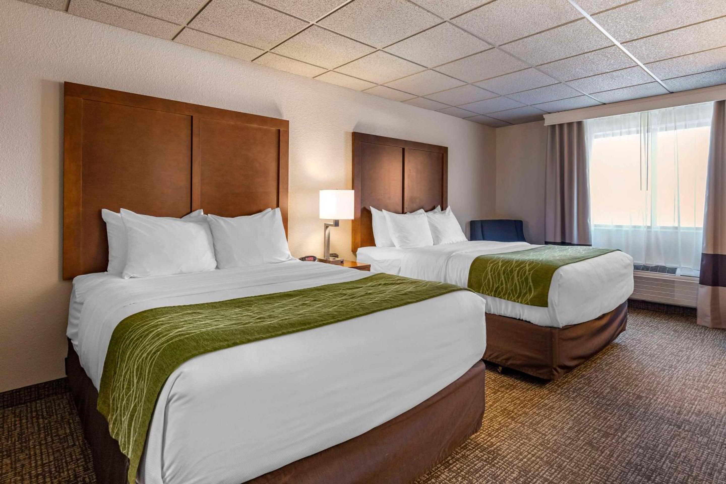 Queen Room with Two Queen Beds - Non-Smoking - Photo 1