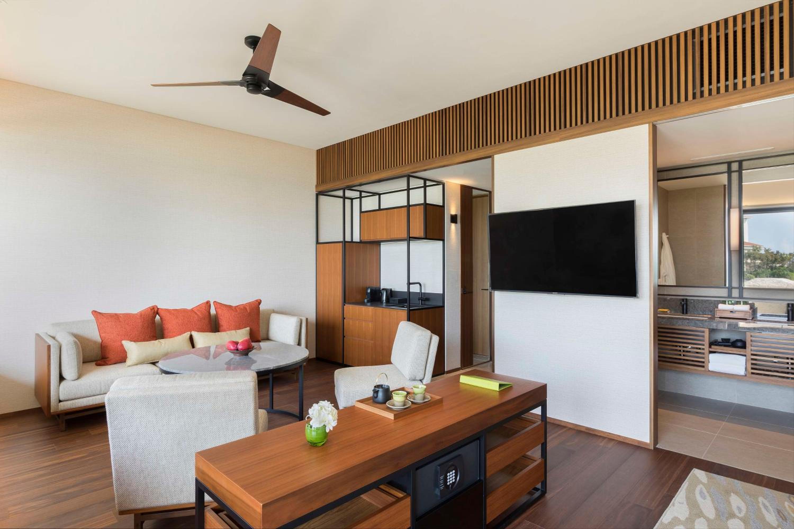 One-Bedroom Beach House with Two Single Beds - Photo 1