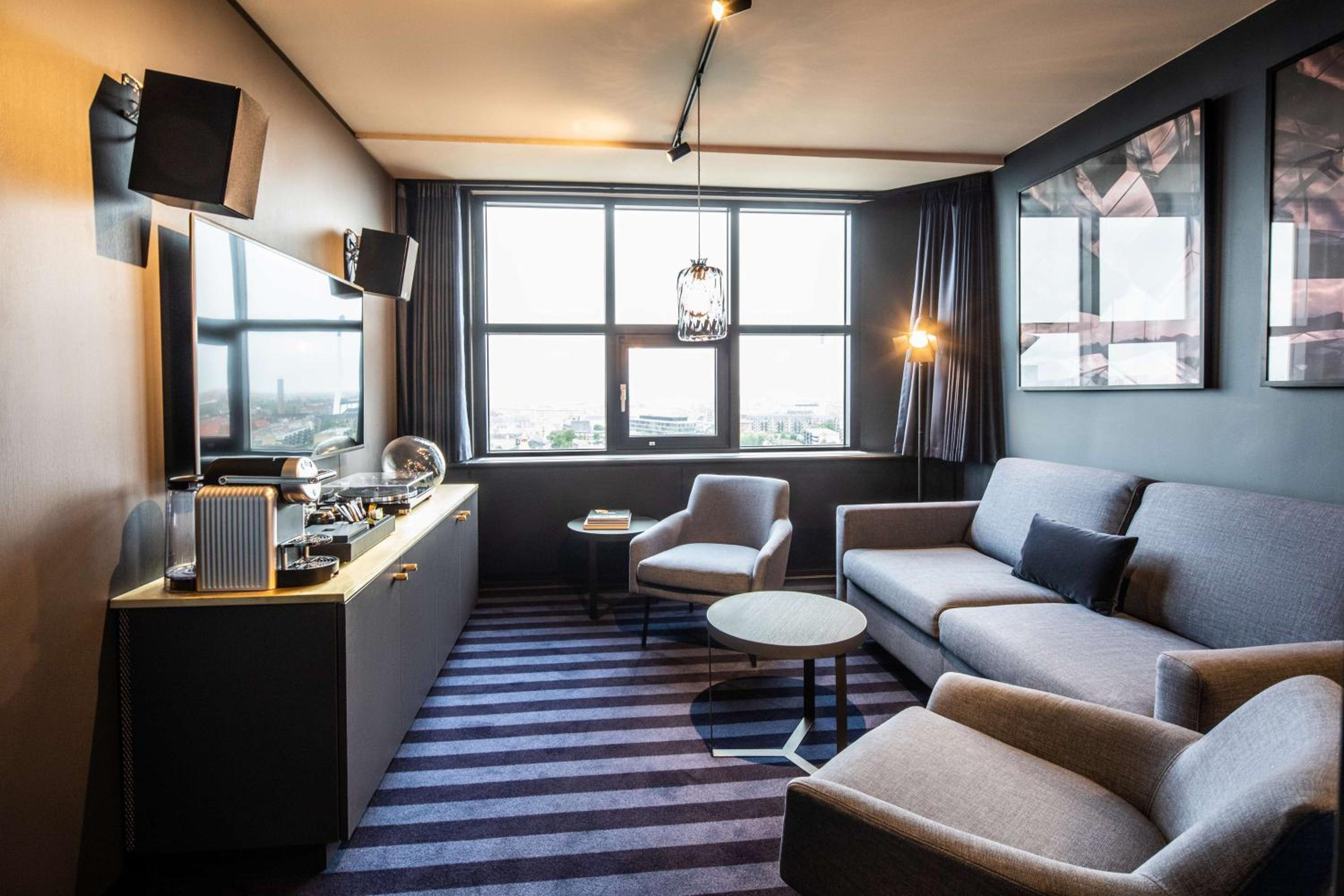 Deluxe Suite