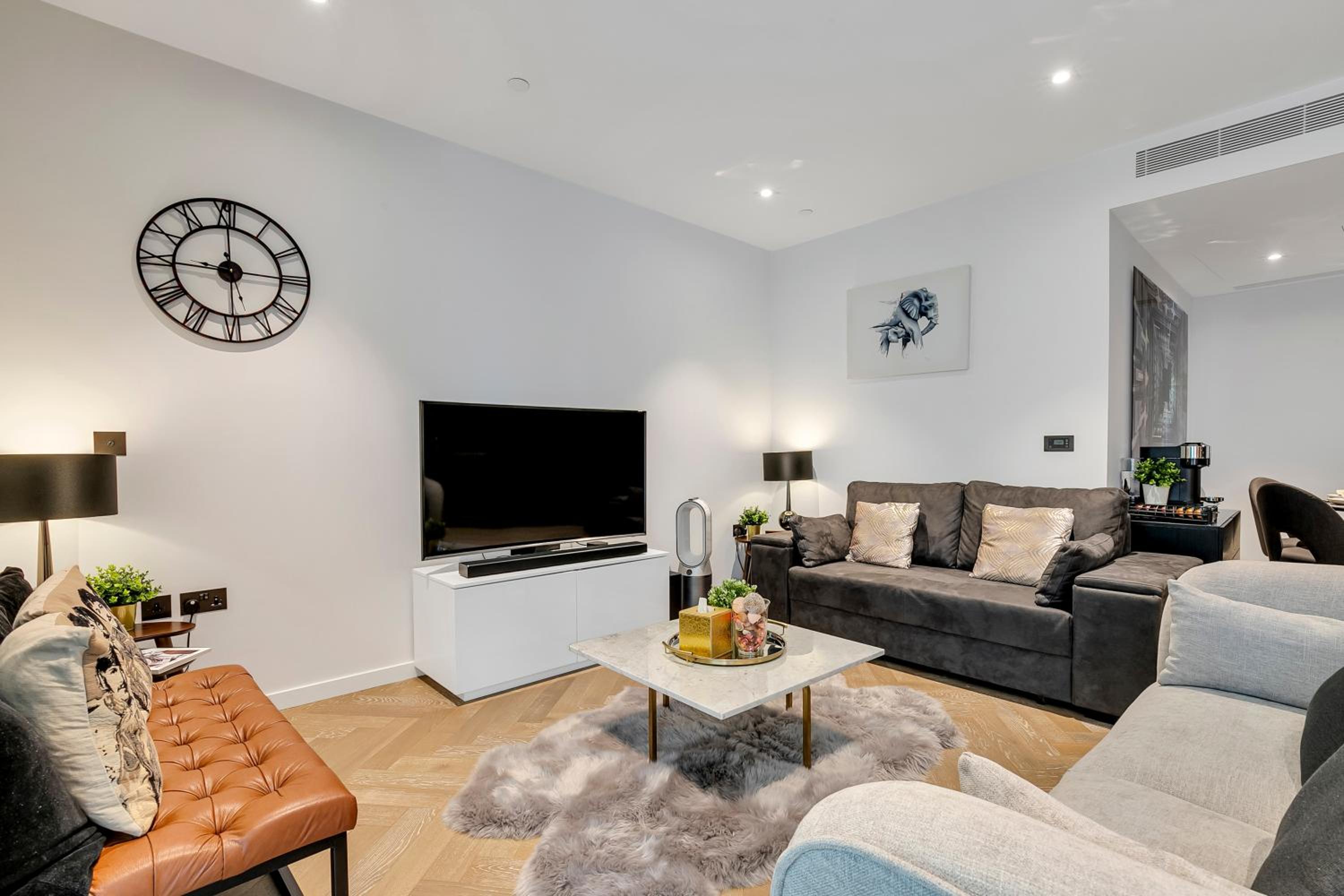 Family Two-Bedroom Apartment with View photo 1