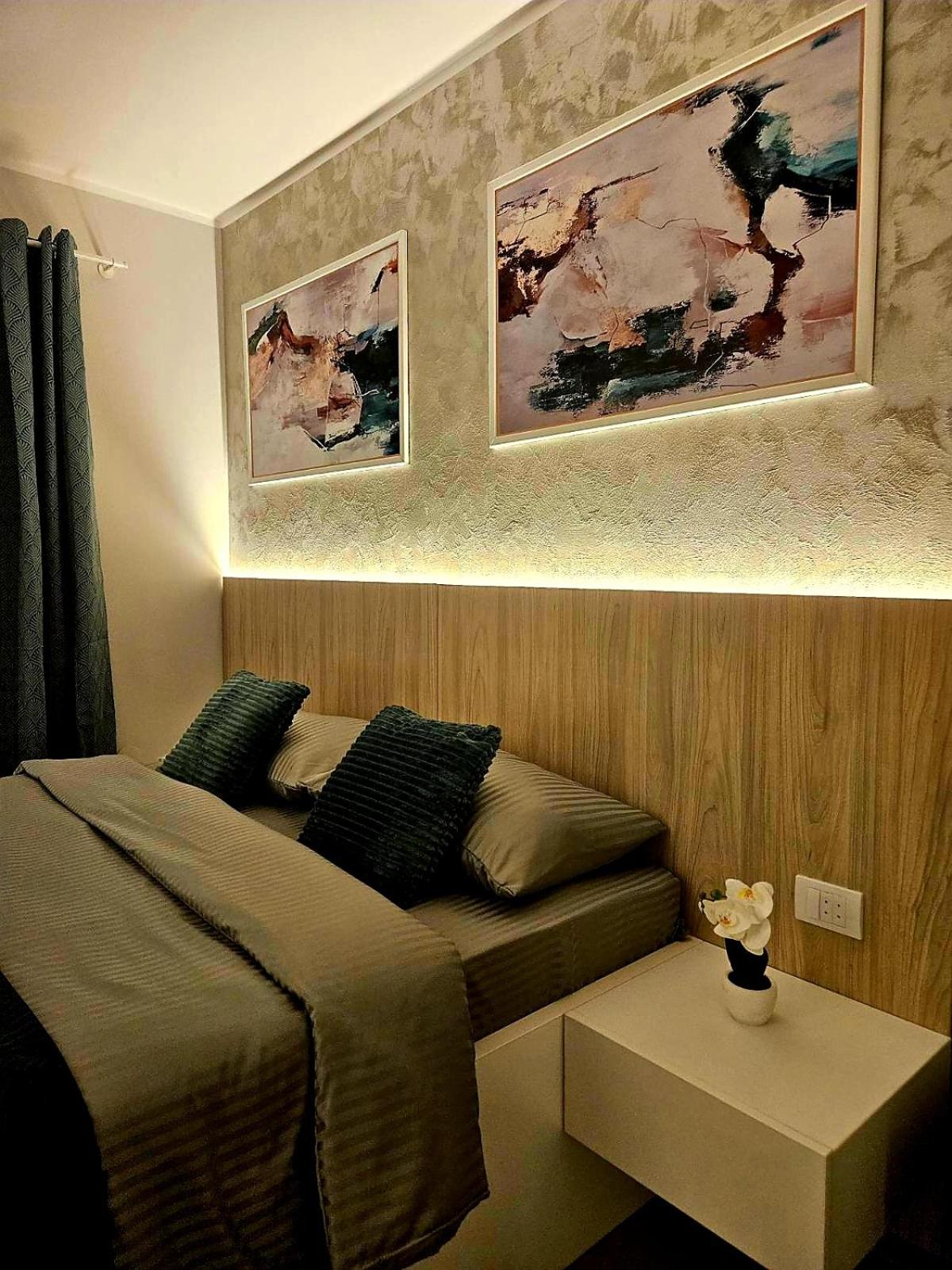 One-Bedroom Apartment photo 2