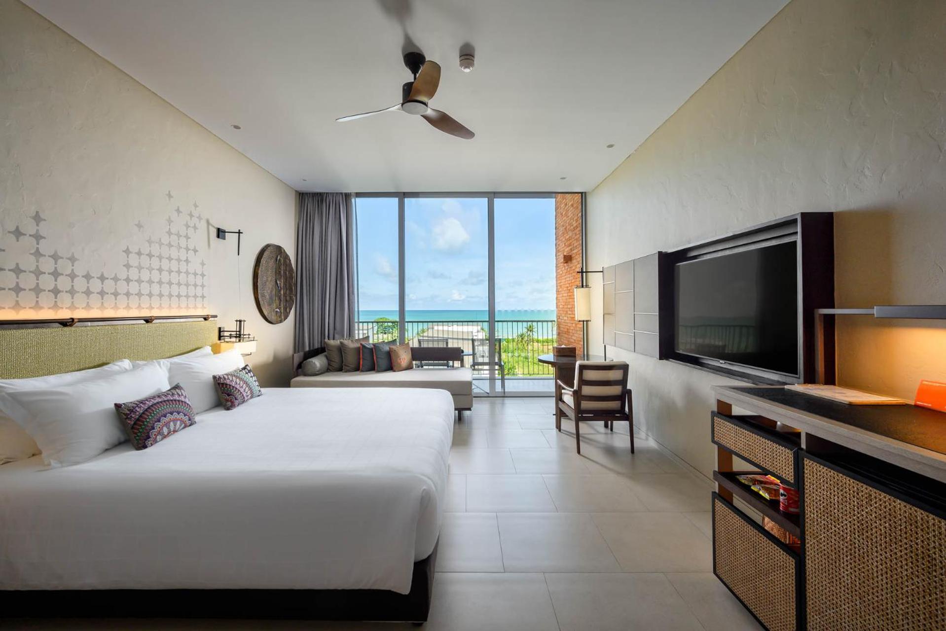 Deluxe King Room with Sea View - Photo 1