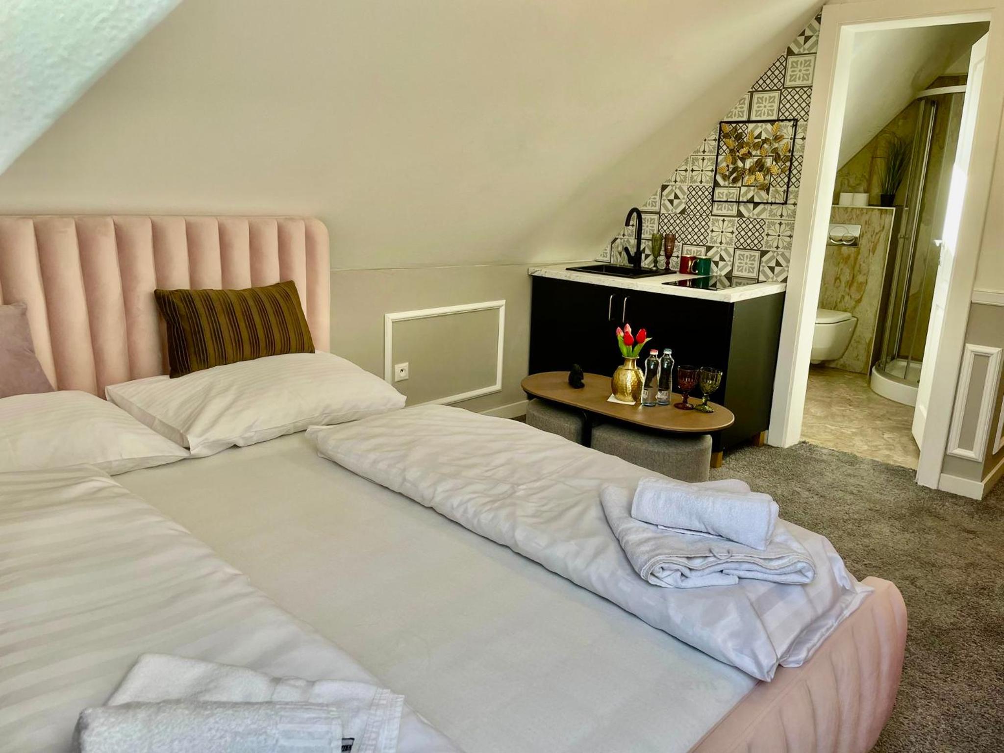 Double Room with Extra Bed photo 1