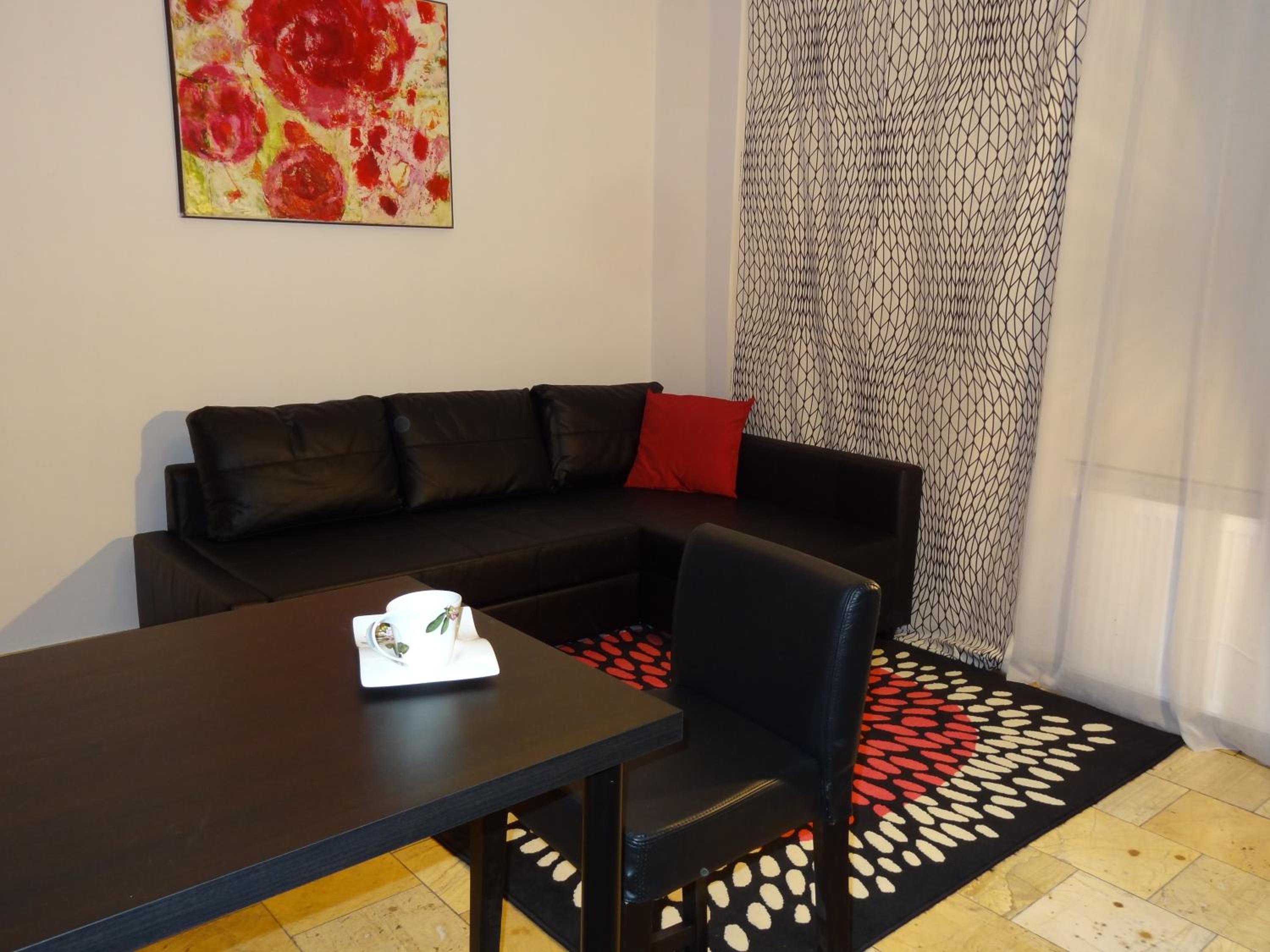 One-Bedroom Apartment photo 1