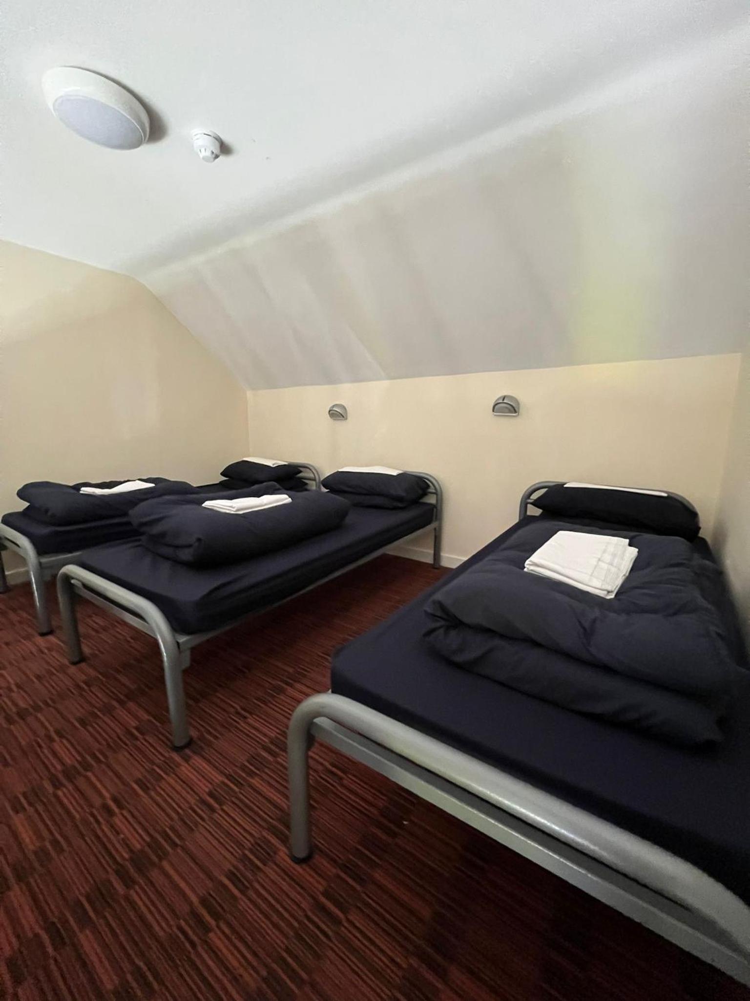Bed in 6-Bed Male Dormitory Room photo 1