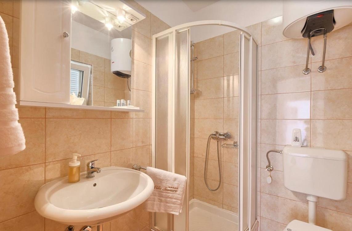 One-Bedroom Apartment with Terrace photo 3