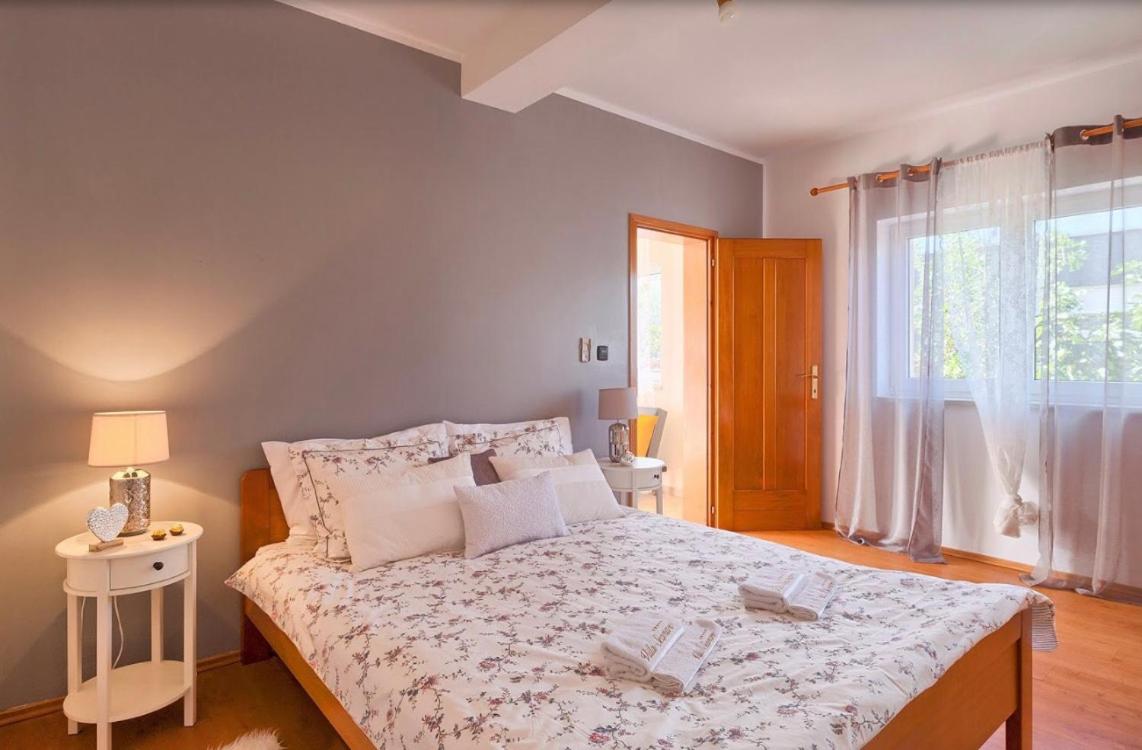 One-Bedroom Apartment with Terrace photo 1