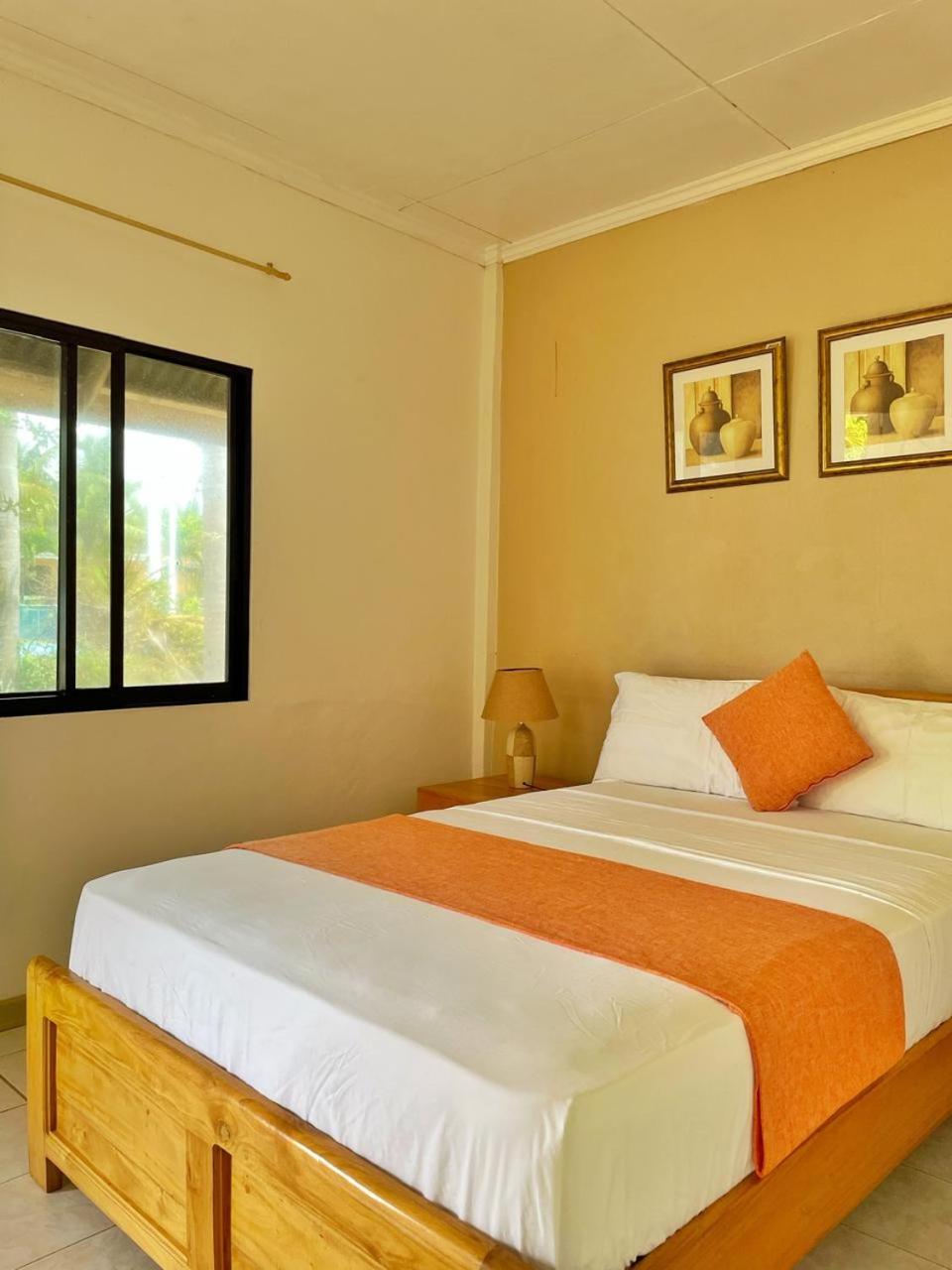 Queen Room with Balcony photo 2