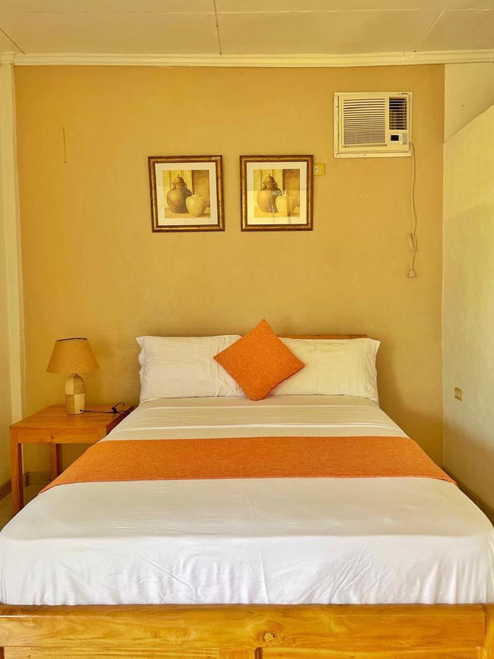 Queen Room with Balcony photo 3