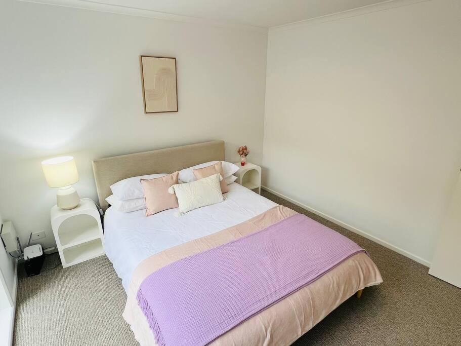Five-Bedroom House photo 1