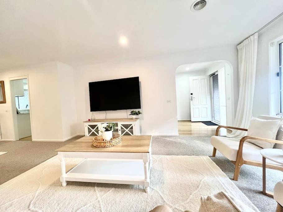 Five-Bedroom House photo 2