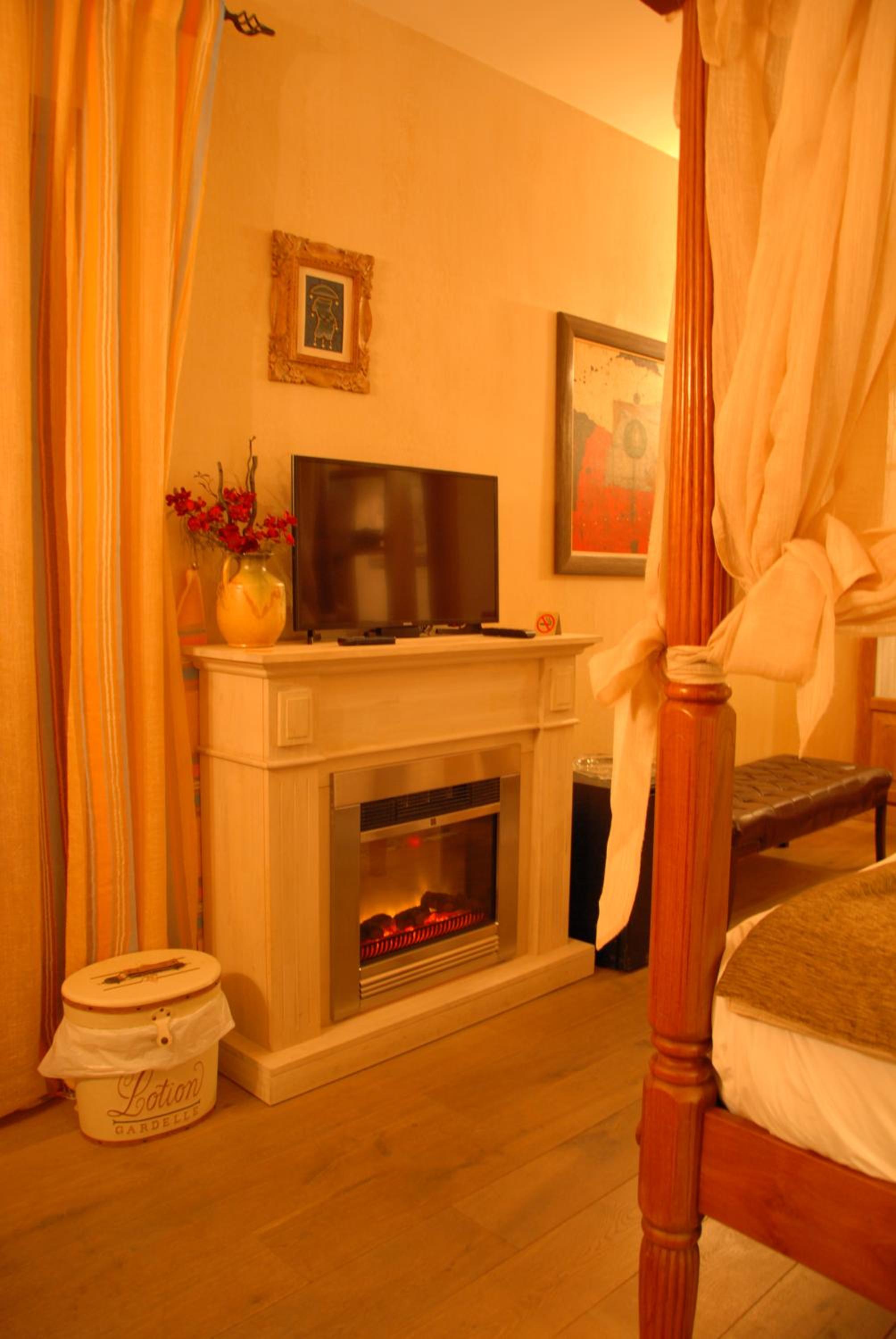 Double Room with Hydromassage Bath photo 3