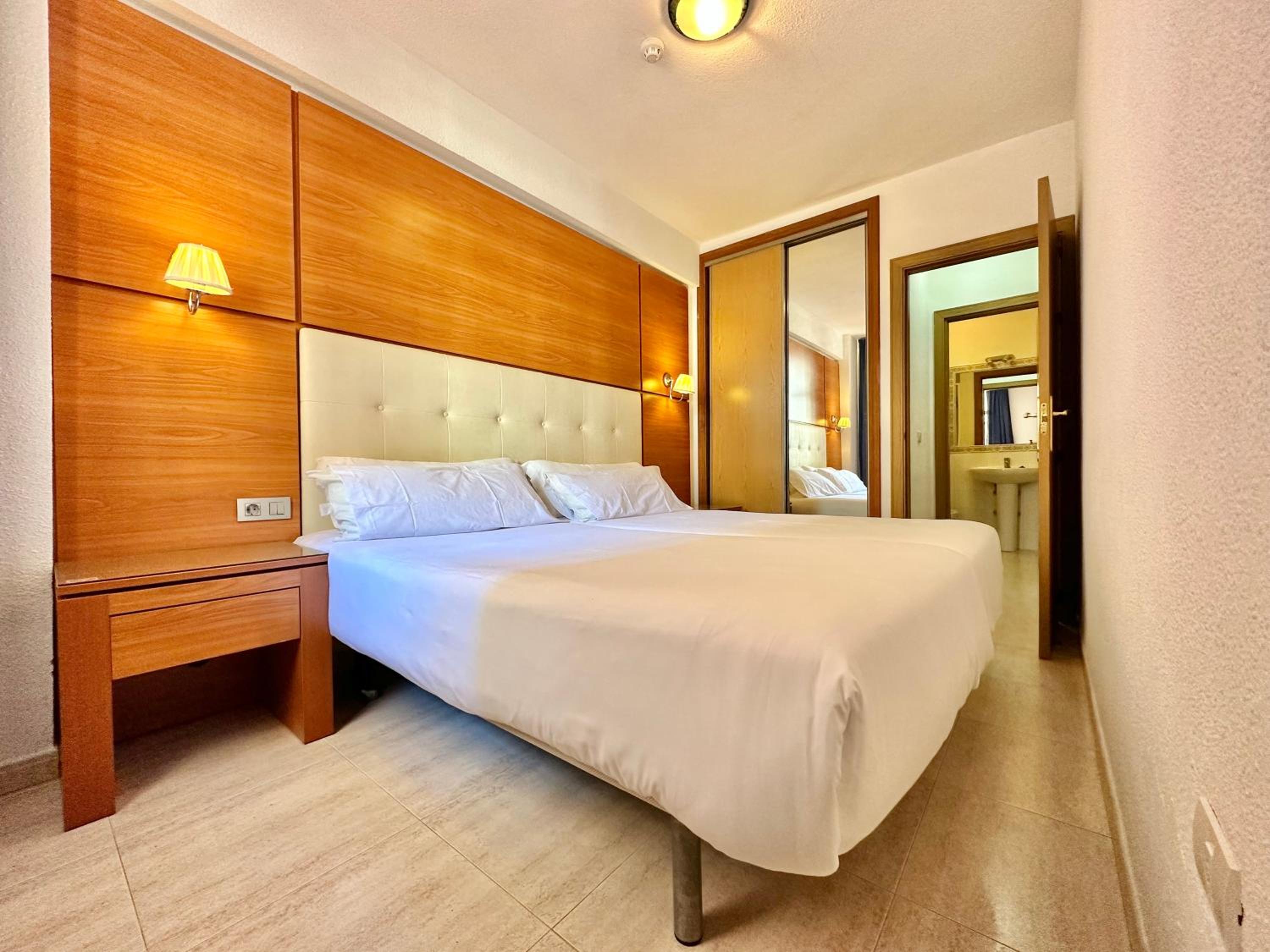Apartamento de dos habitaciones con balcón