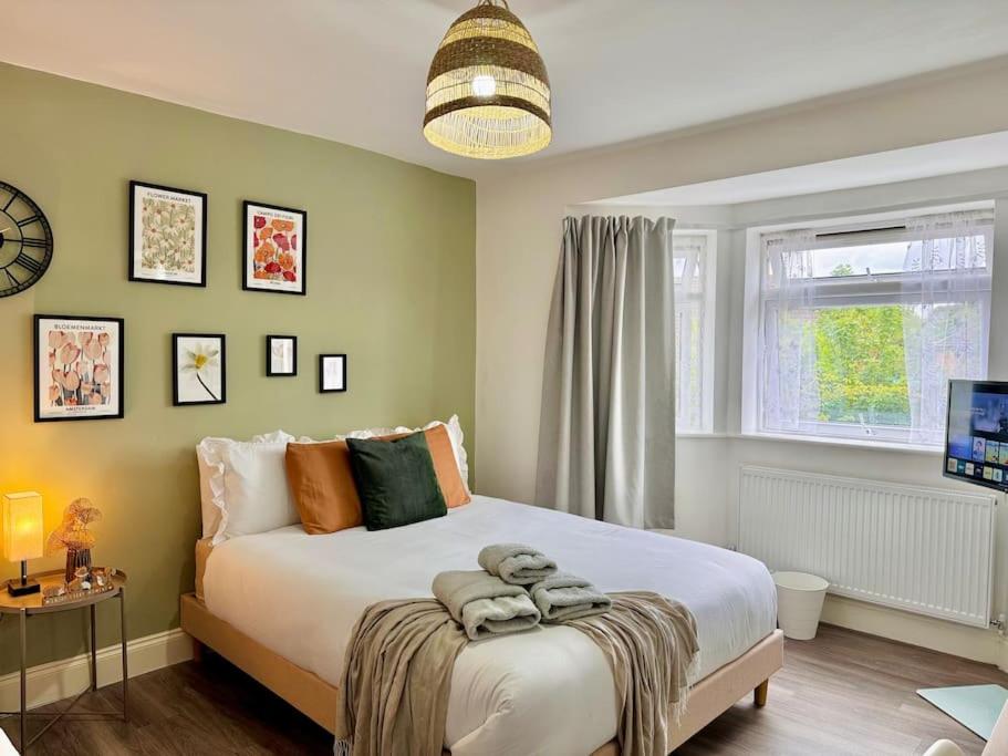 One-Bedroom Apartment photo 1