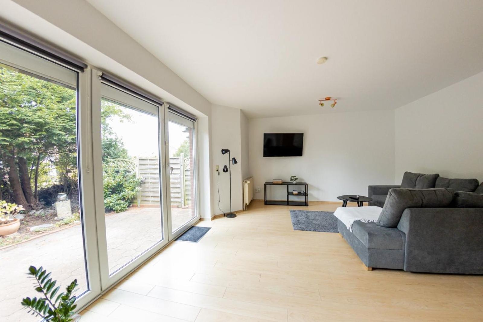 Three-Bedroom House photo 3