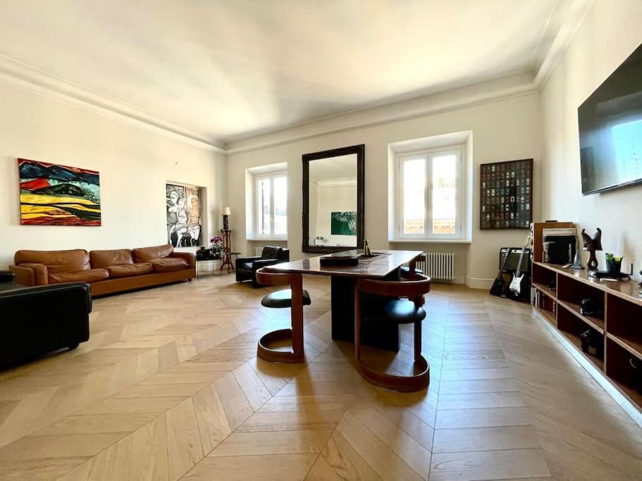 One-Bedroom Apartment - City View
