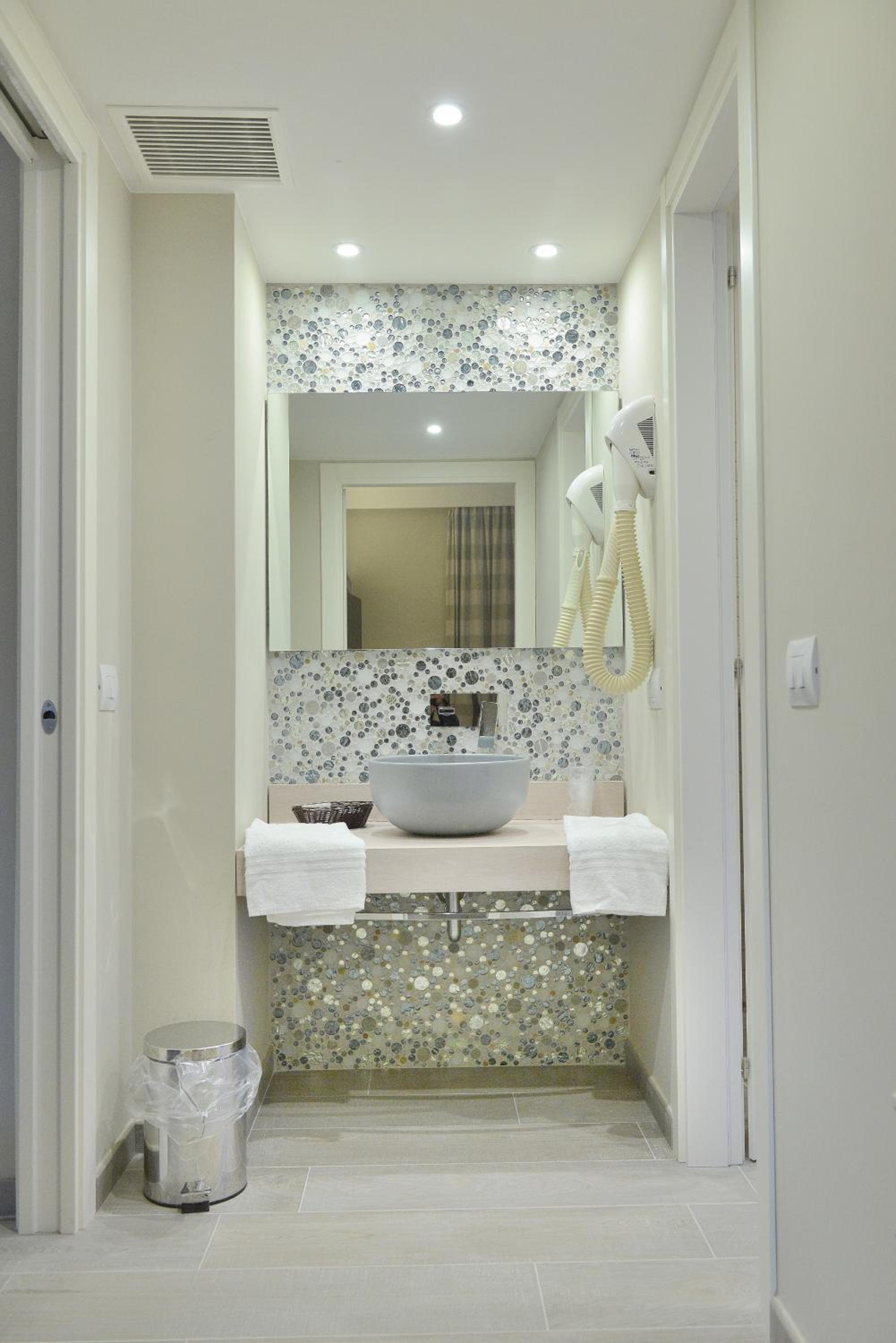 Suite - Photo 5