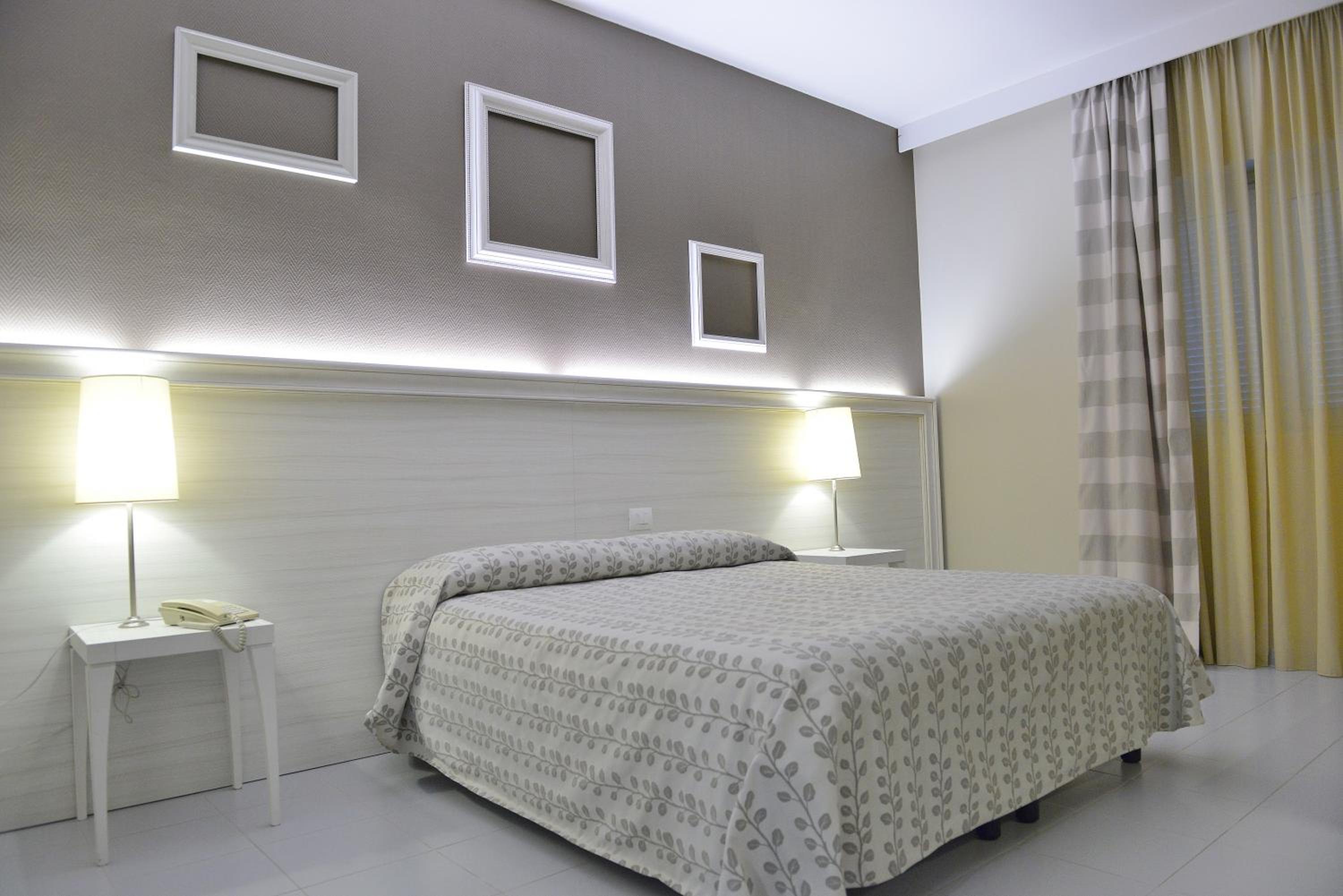 Double or Twin Room - Photo 15