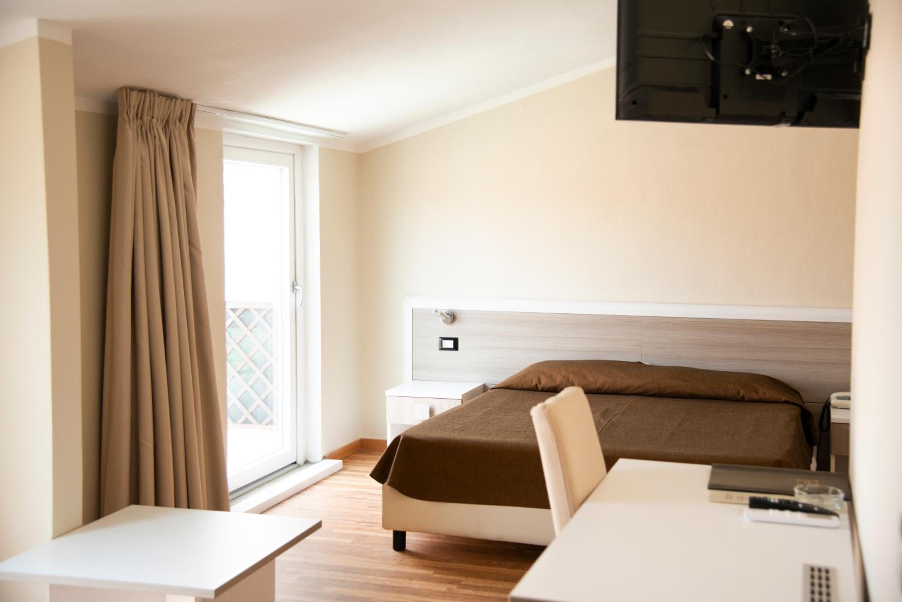 Deluxe Double Room with Balcony and Sea View