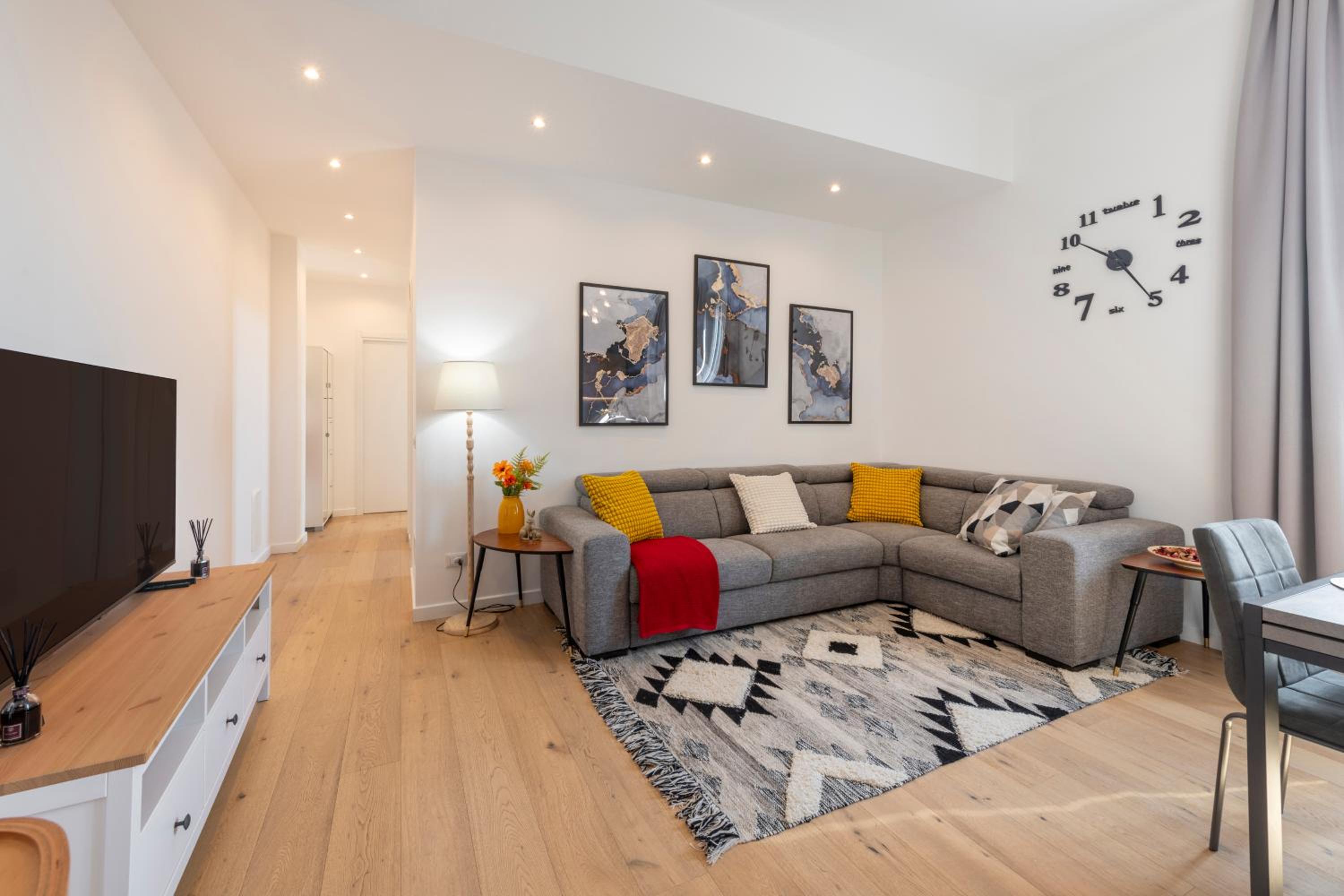 Two-Bedroom Deluxe Apartment with Balcony