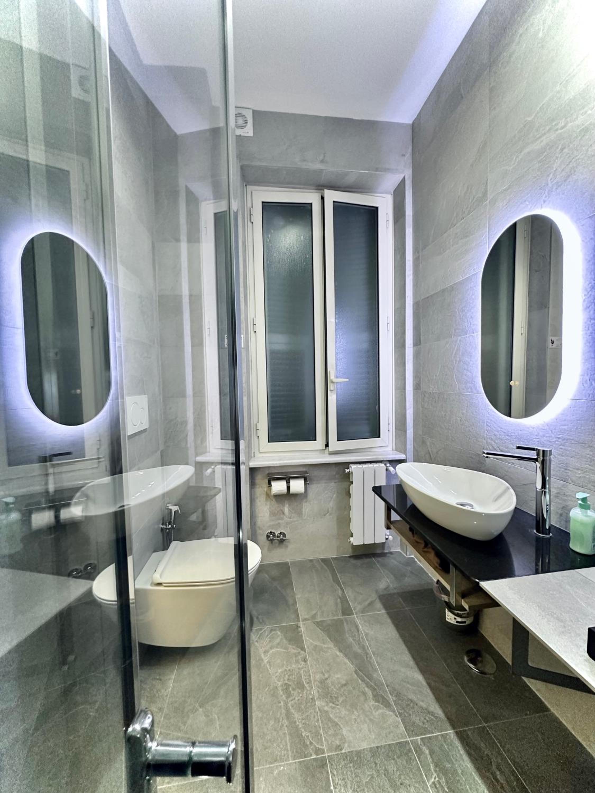 Deluxe Double Room with Balcony photo 2