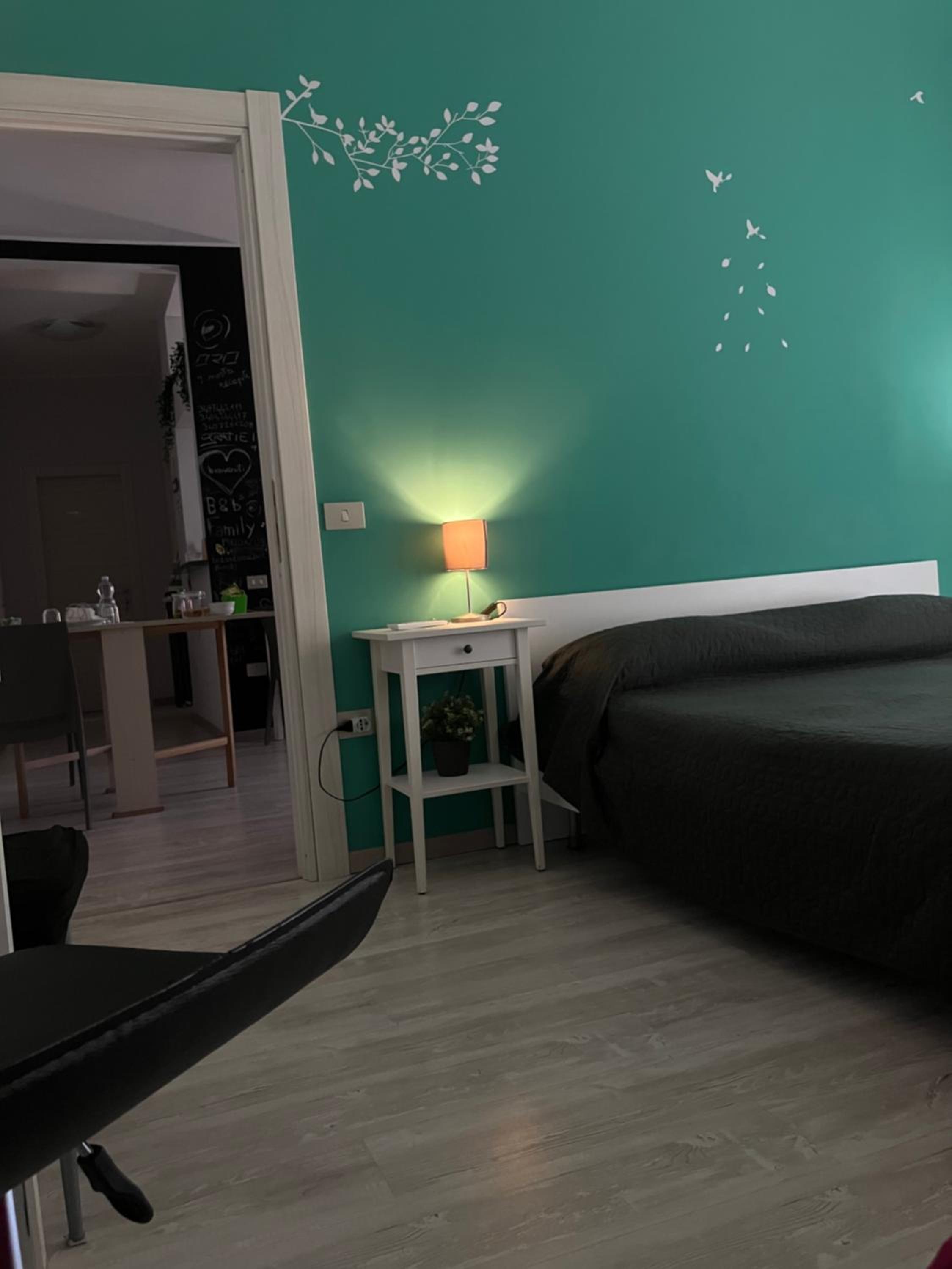 Double Room with Private External Bathroom - Photo 2