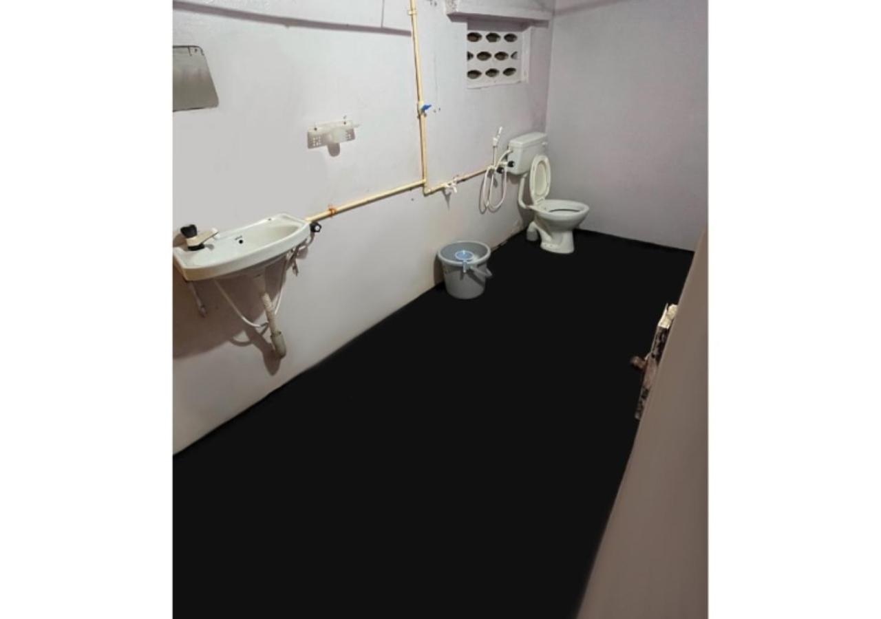 6-Bed Mixed Dormitory Room photo 3