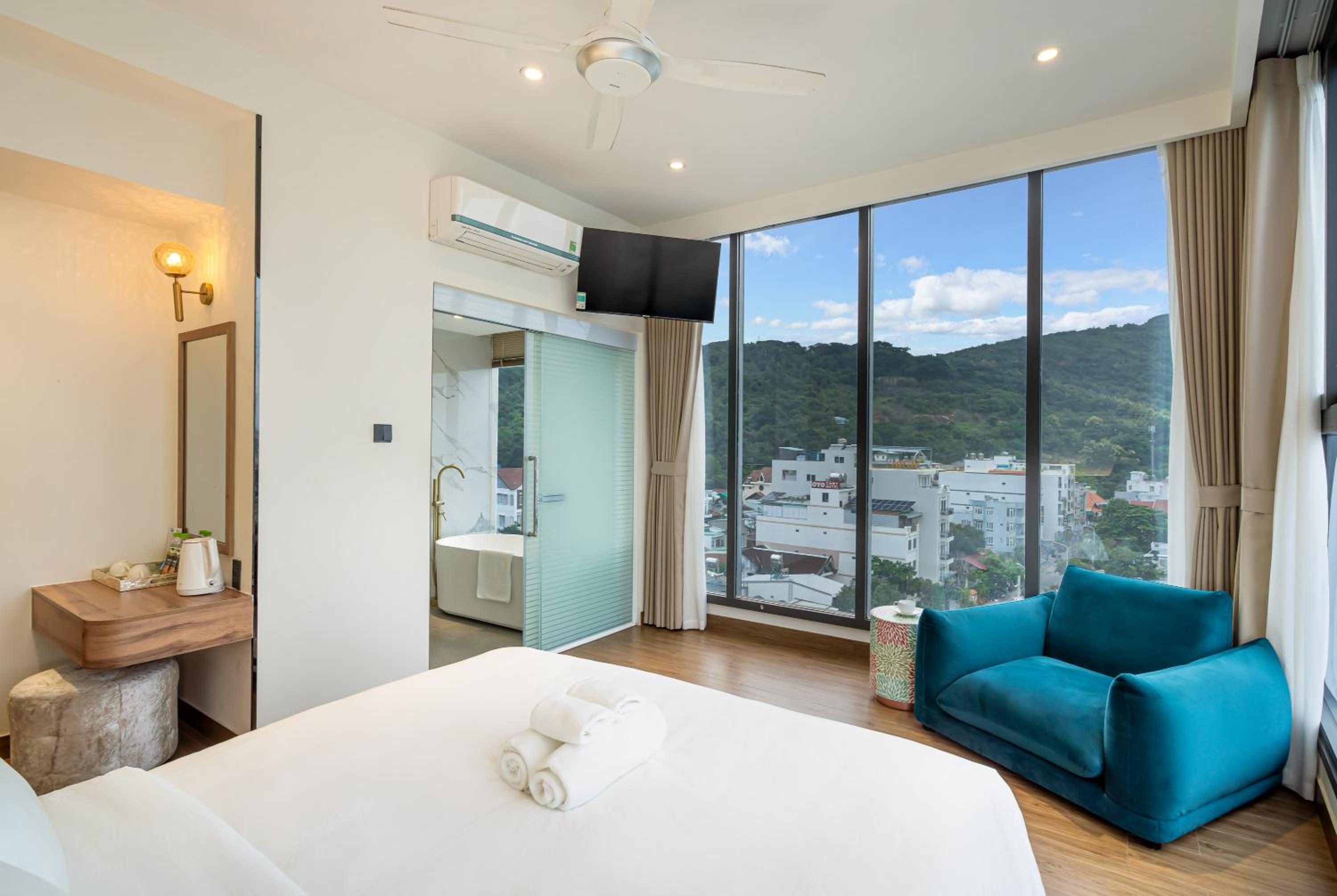 King Room with Mountain View - Photo 1